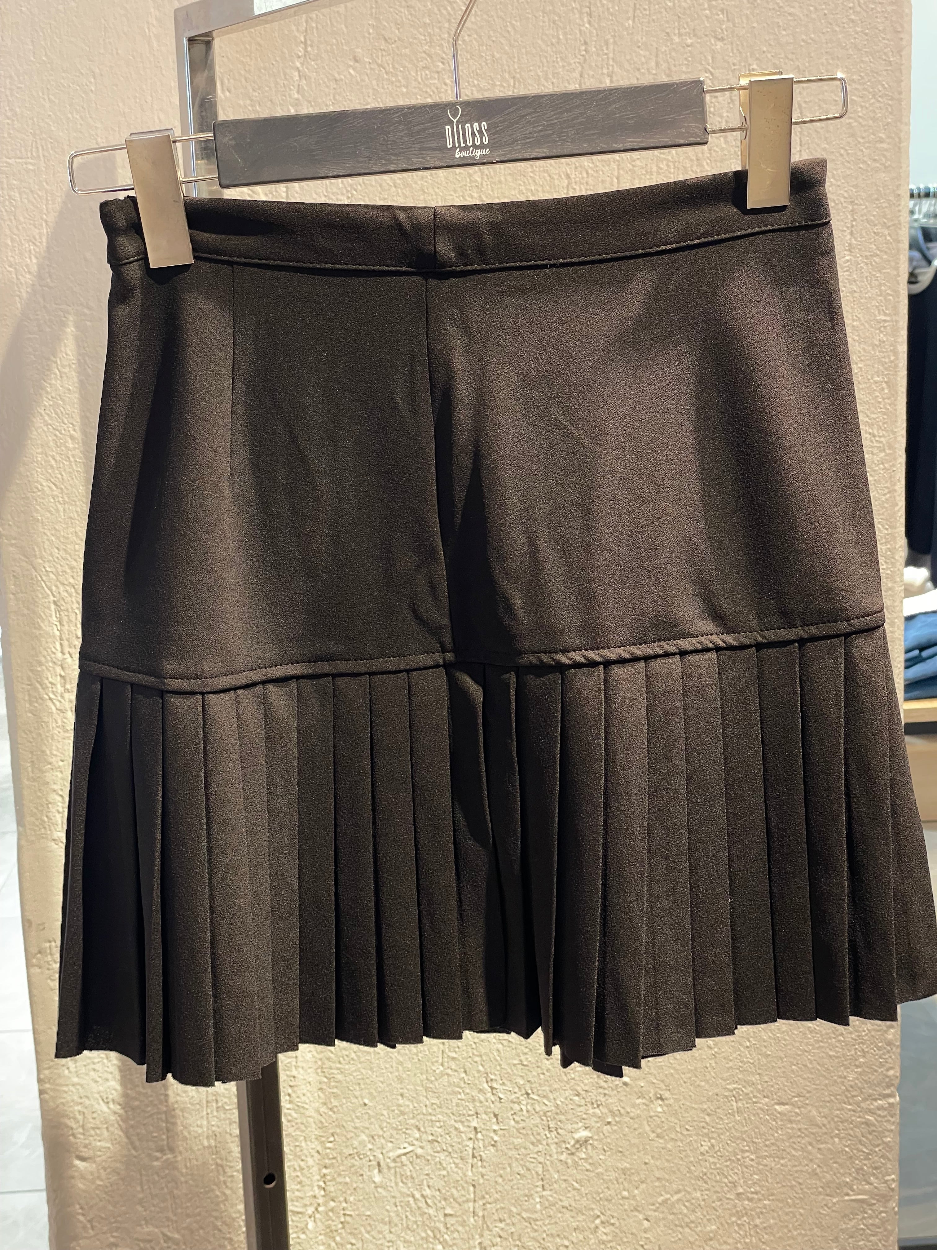 Siyah Düz pileli etek