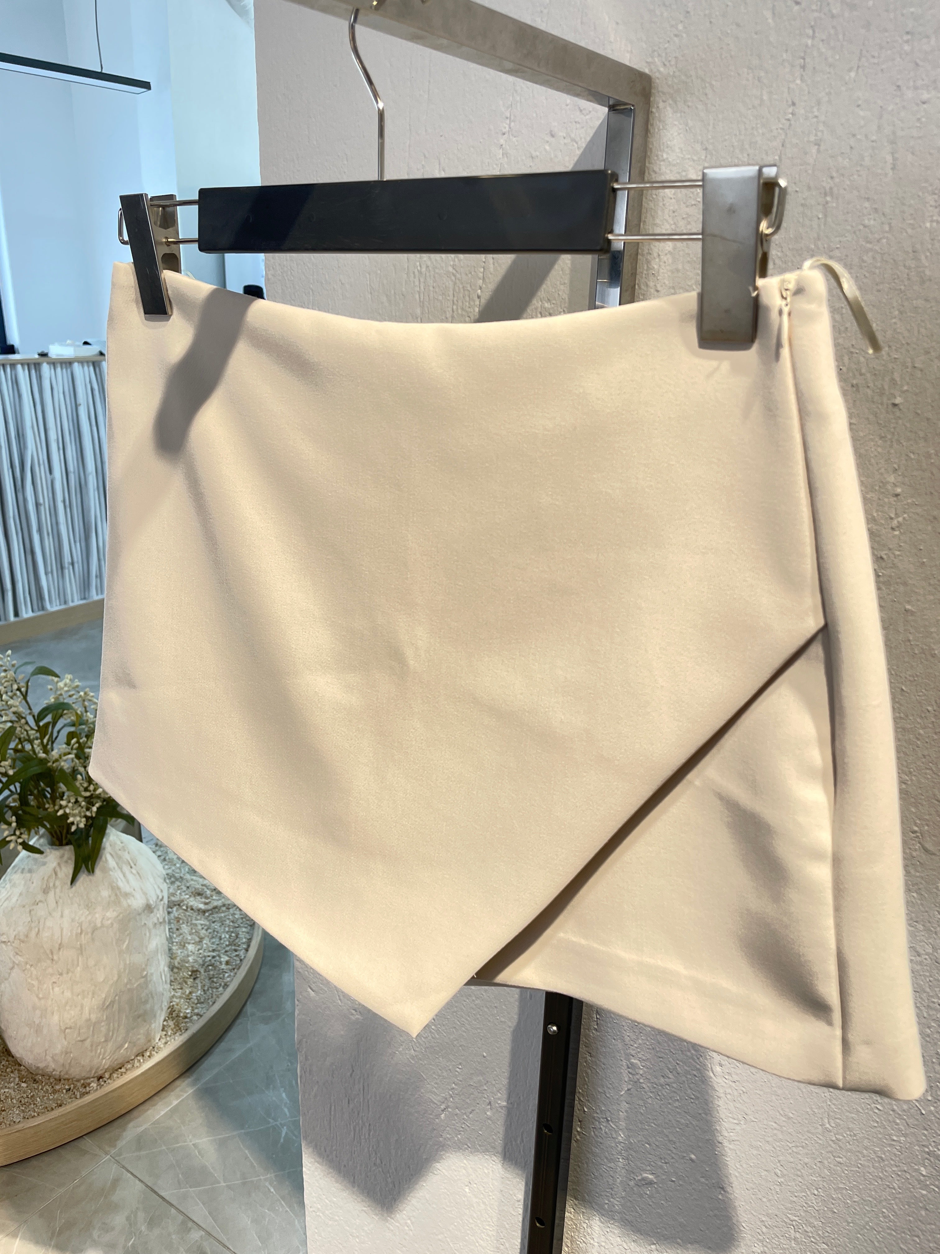 Yırtmaçlı Asimetrik Kesim Etek