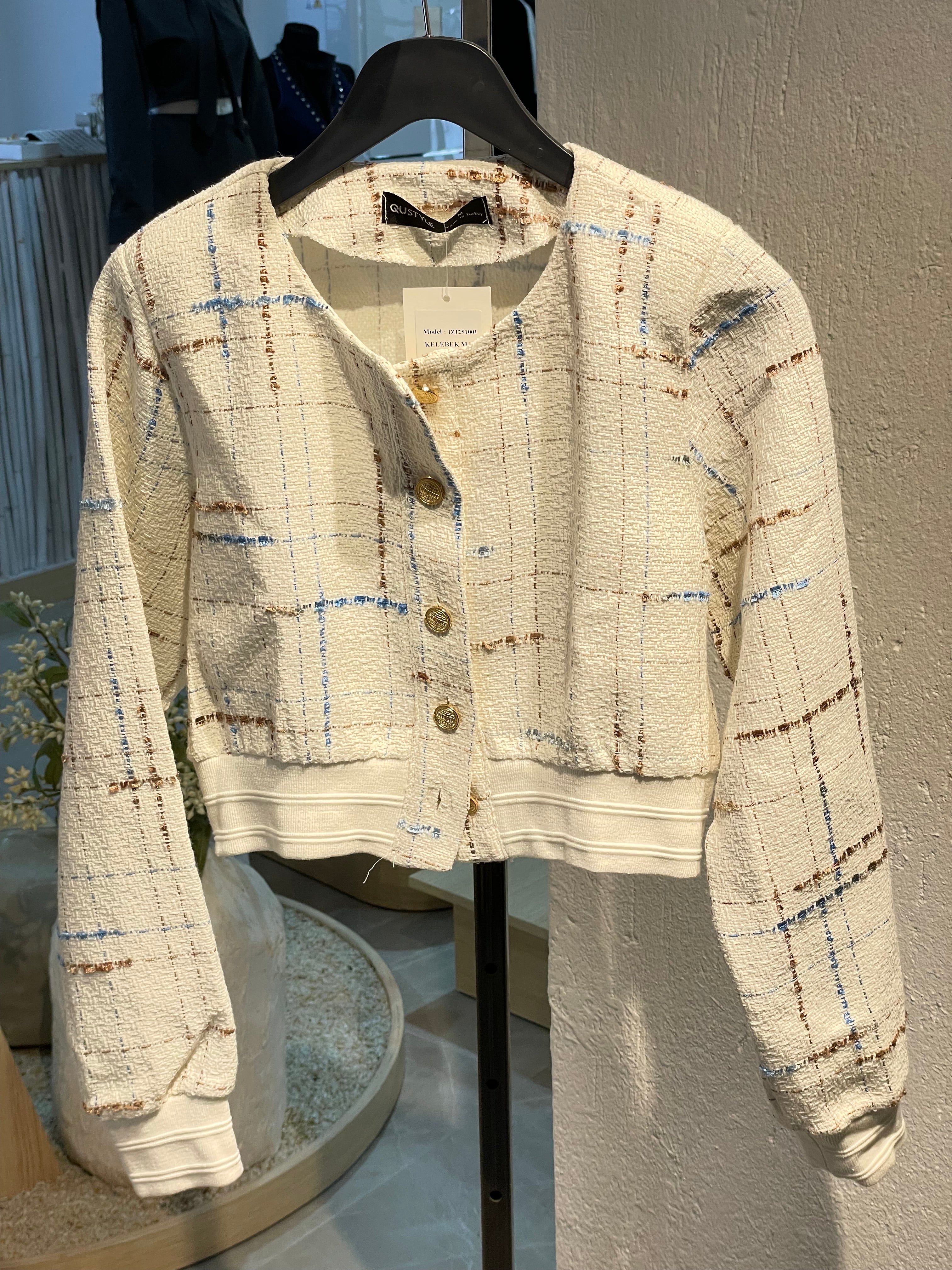 Krem Kelebek Mavi Desenli Düğmeli Hırka