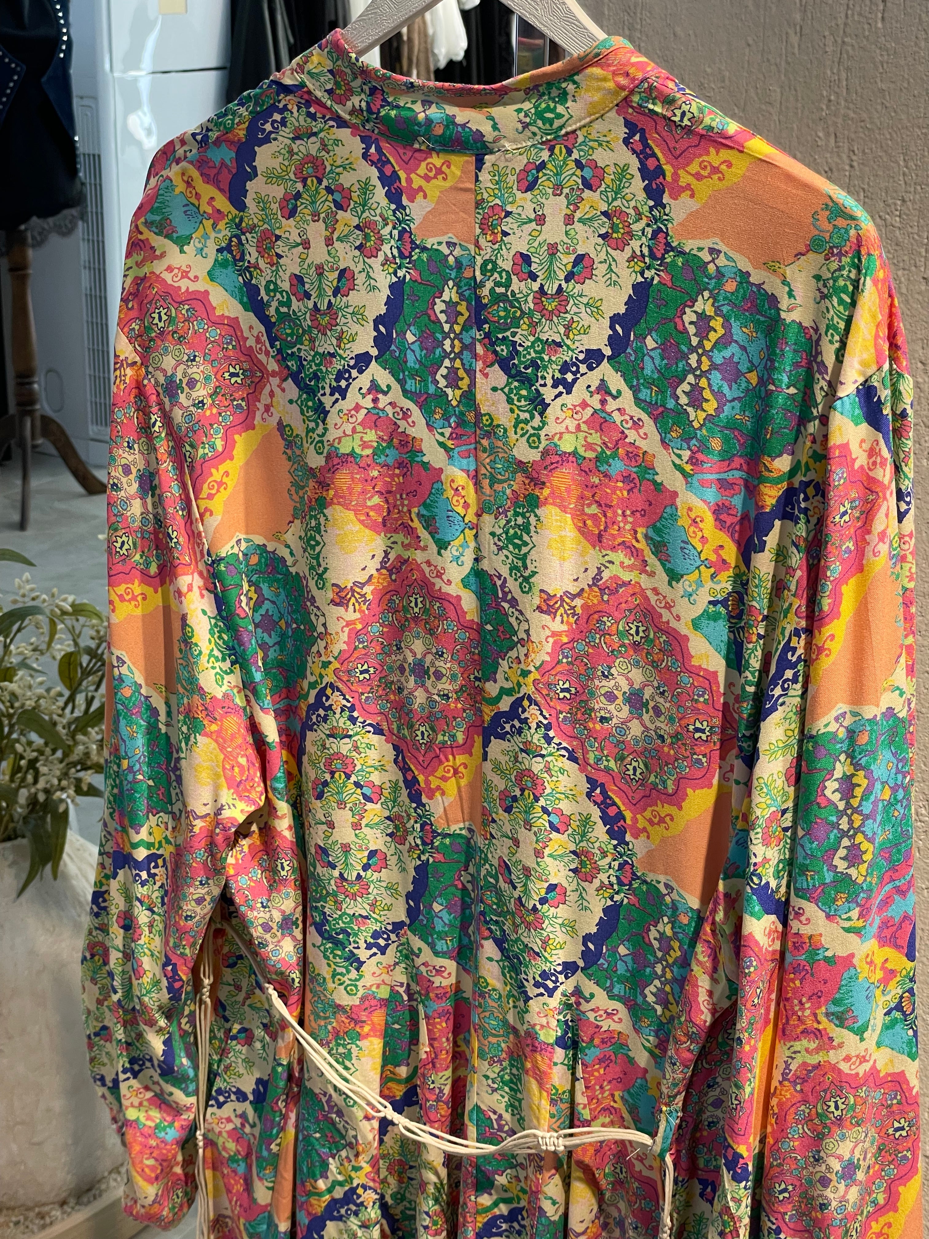 Desenli Kısa Kemerli Elbise