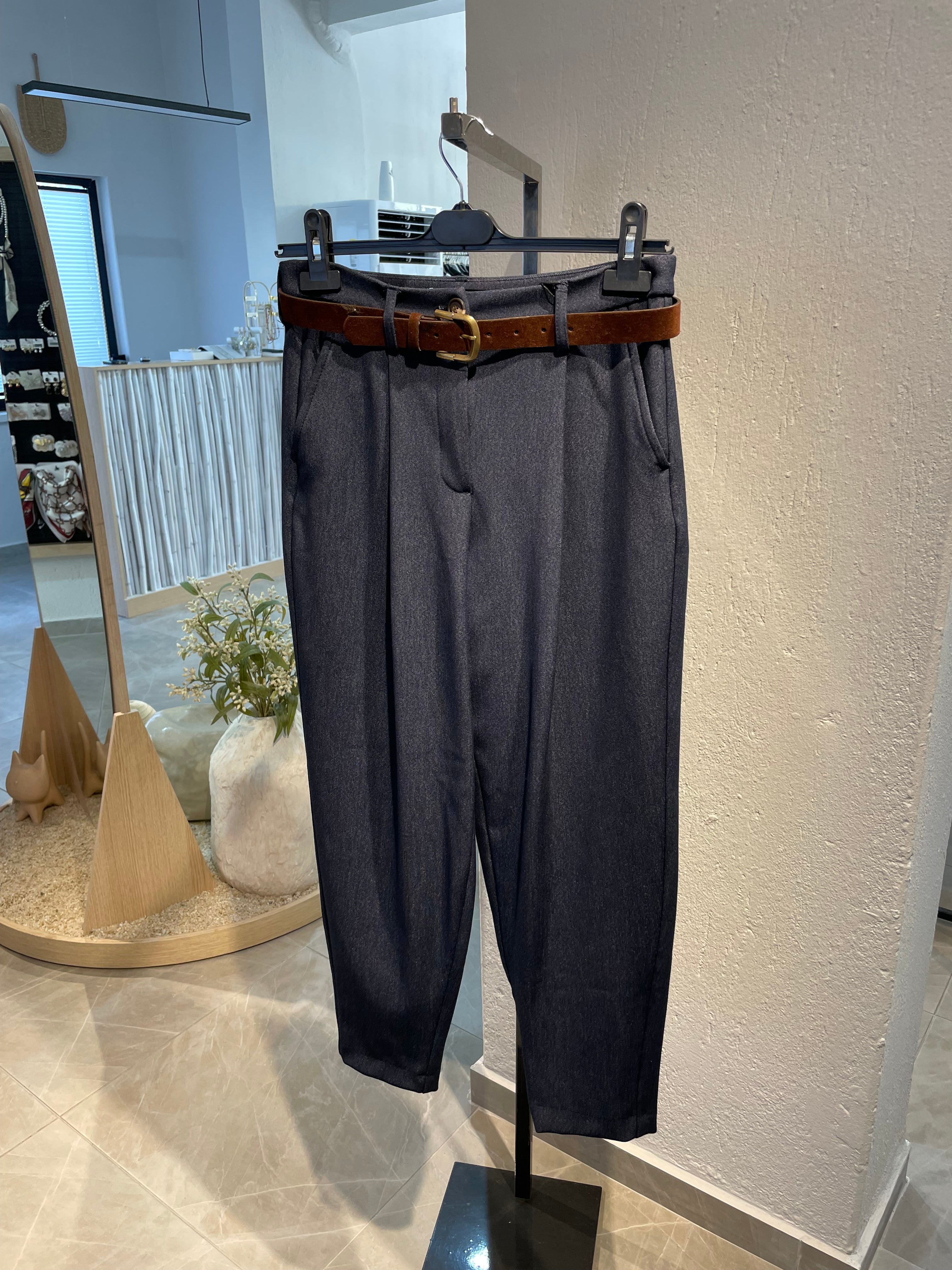 Kemerli Dokulu Lacivert Pensli Pantolon