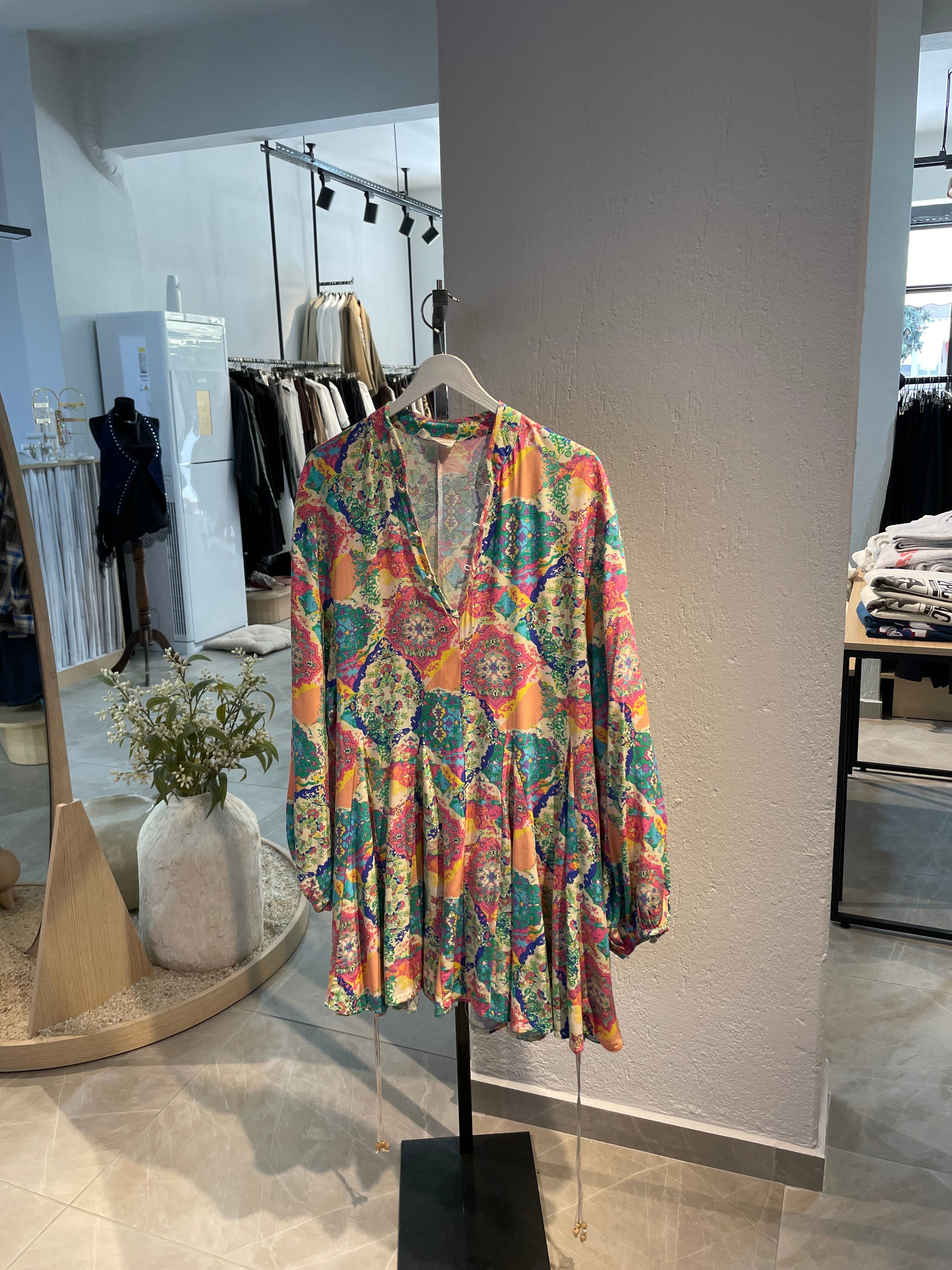 Desenli Kısa Kemerli Elbise