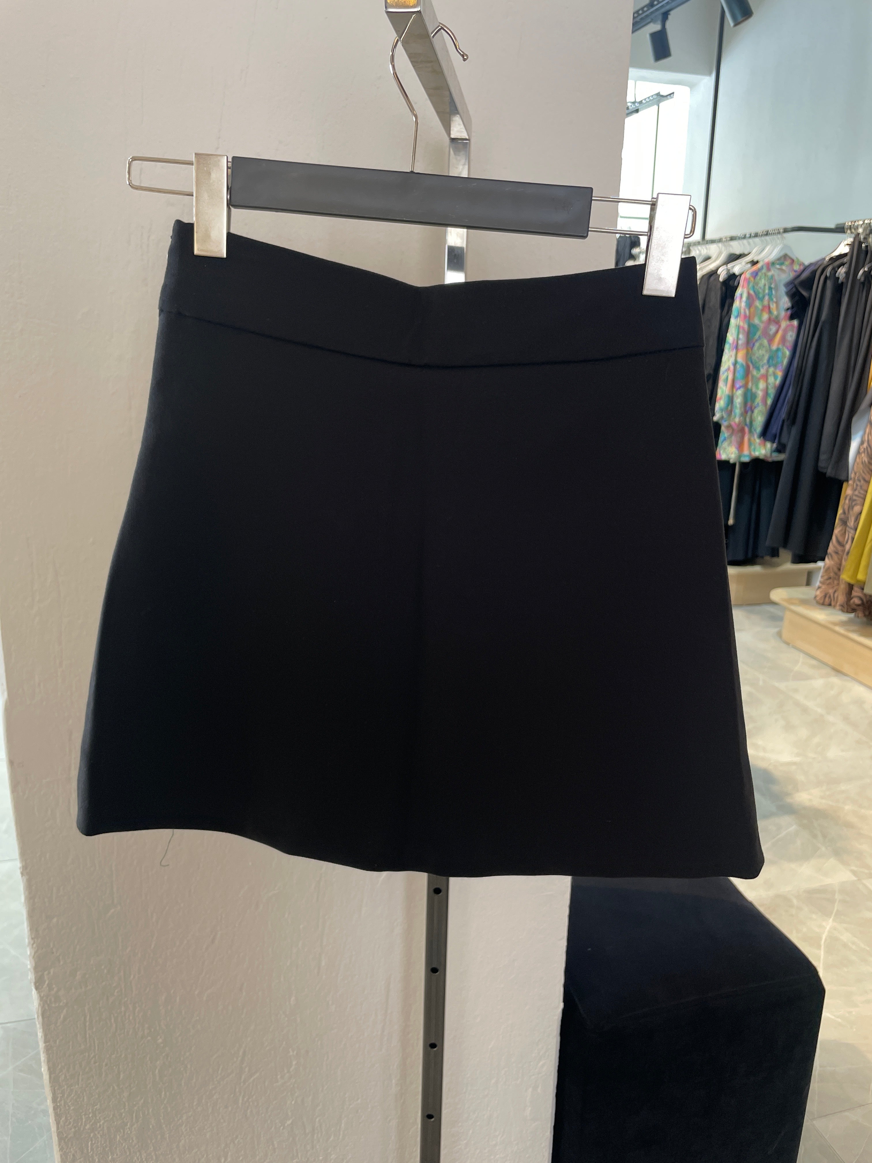 Siyah Yırtmaçlı Şort Etek