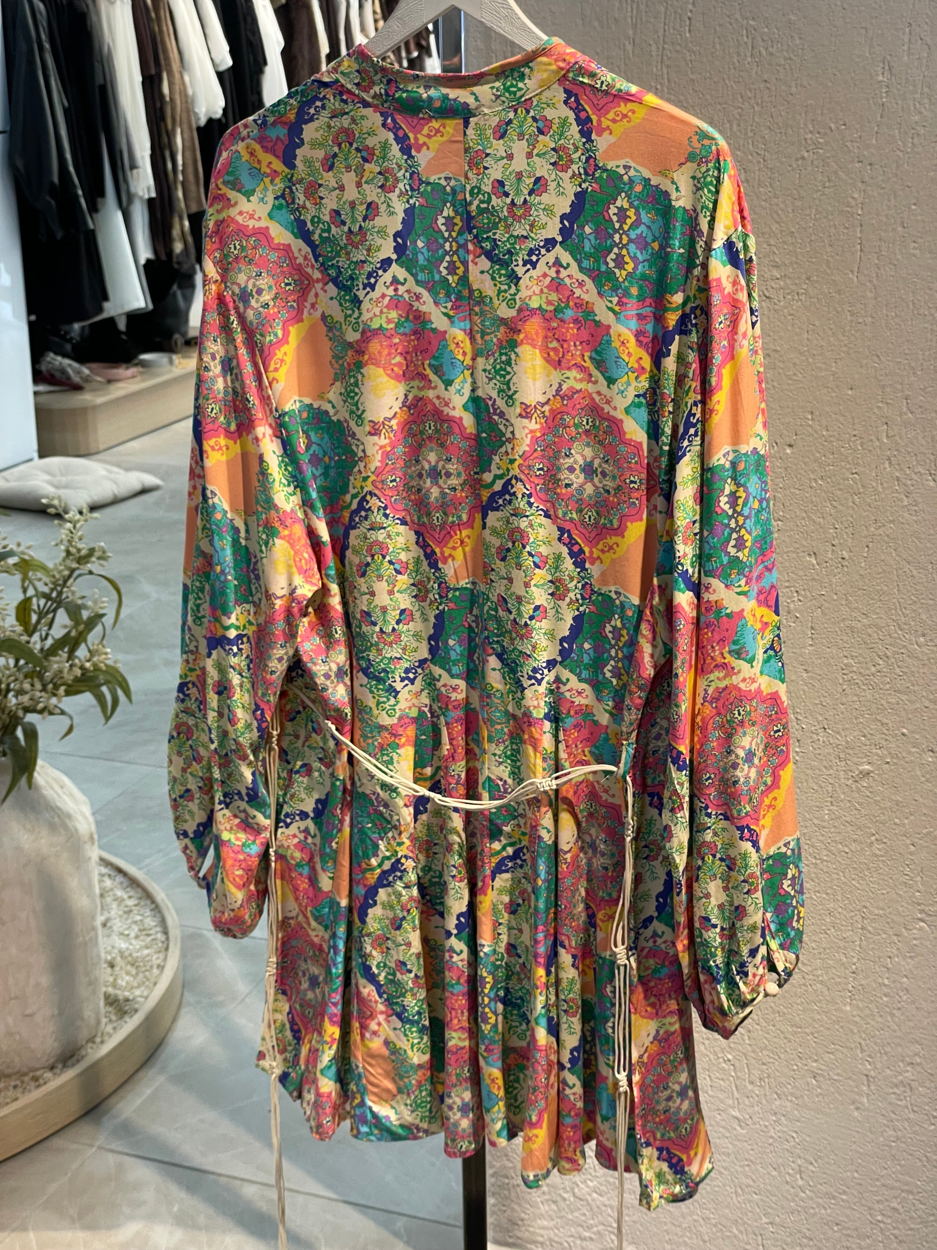 Desenli Kısa Kemerli Elbise