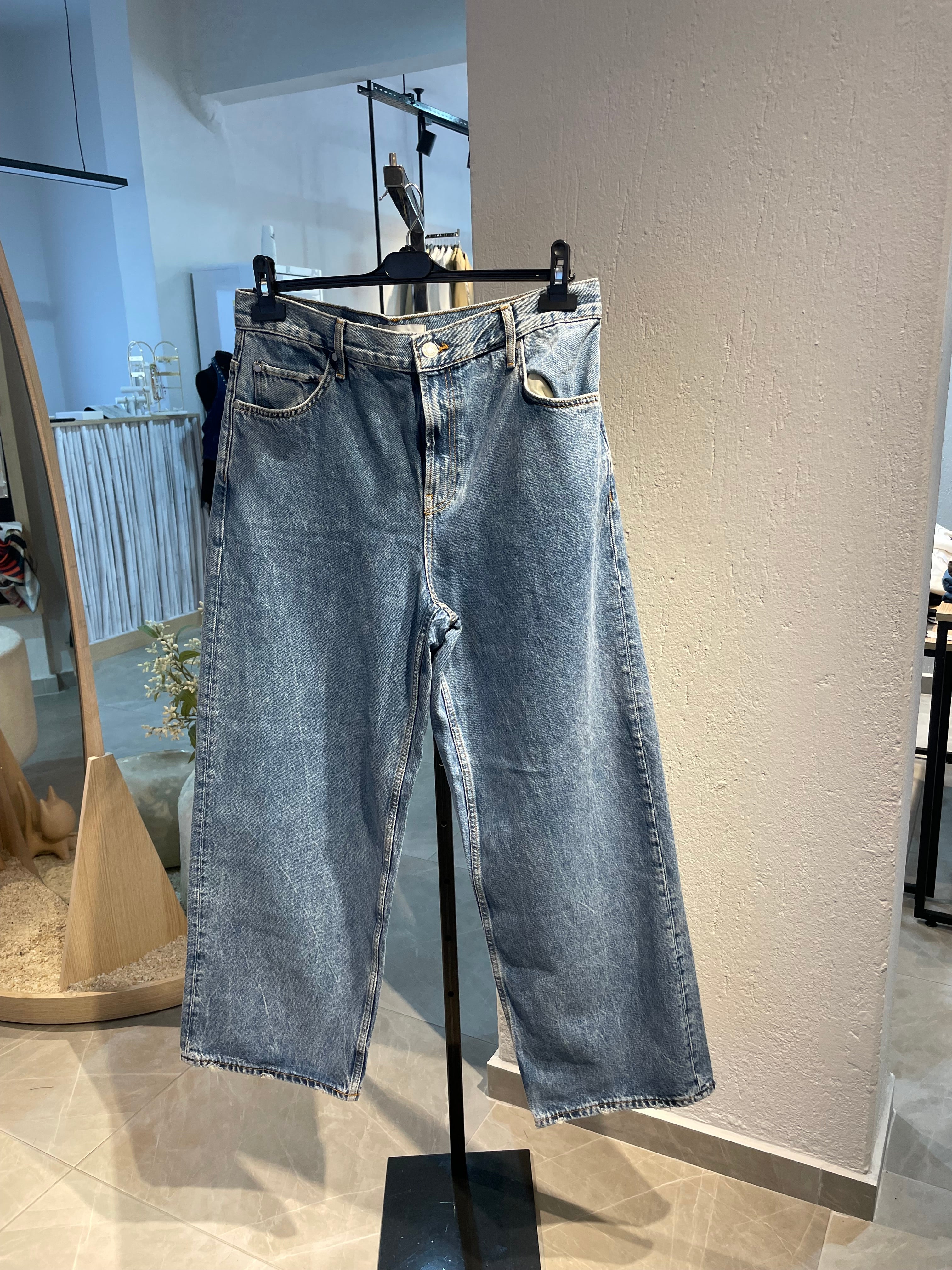 Marka Paça Detaylı Jean