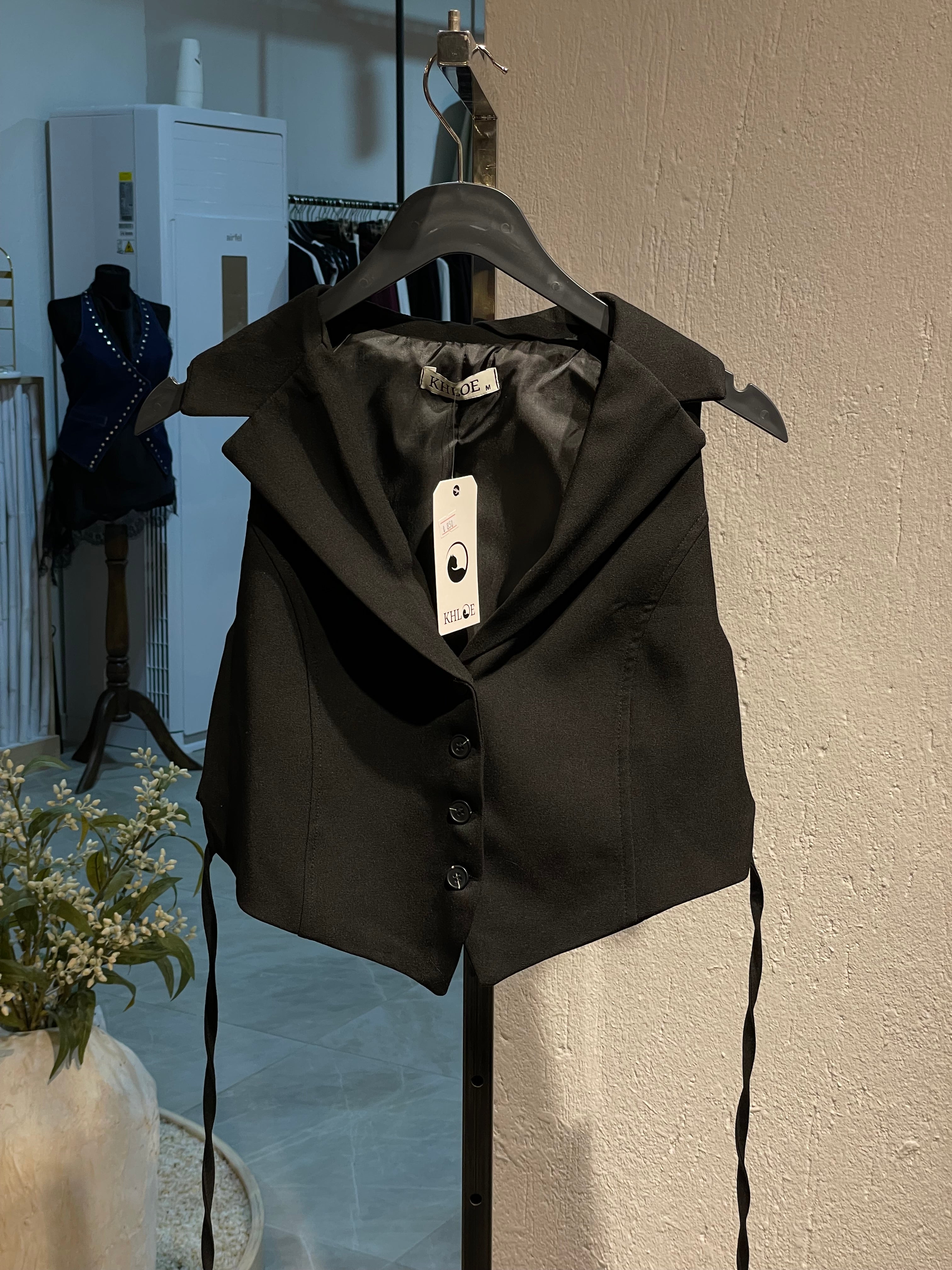 Siyah Kısa Bağlama Detaylı Yelek