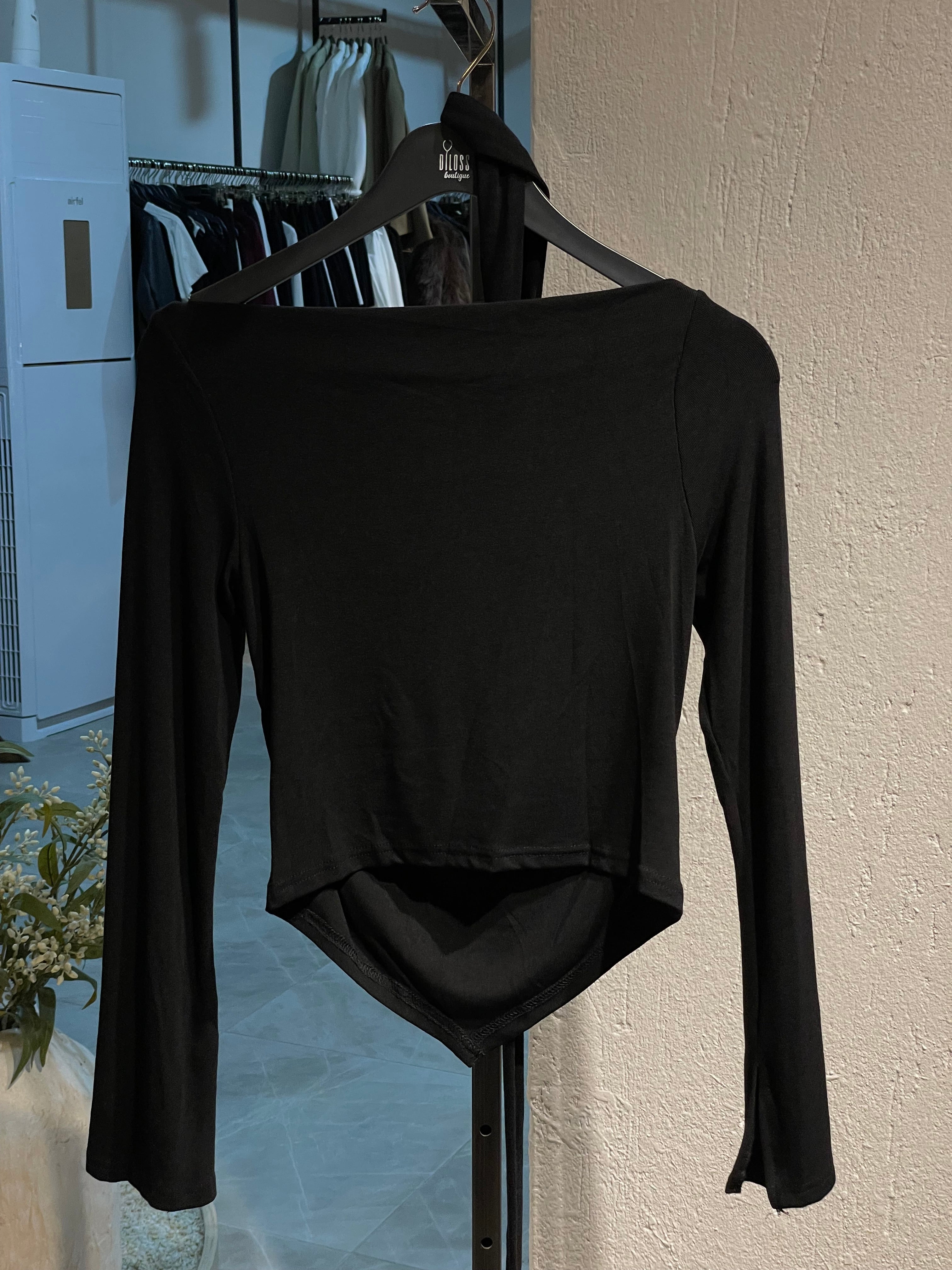 Boyundan bağlamalı drapeli üst