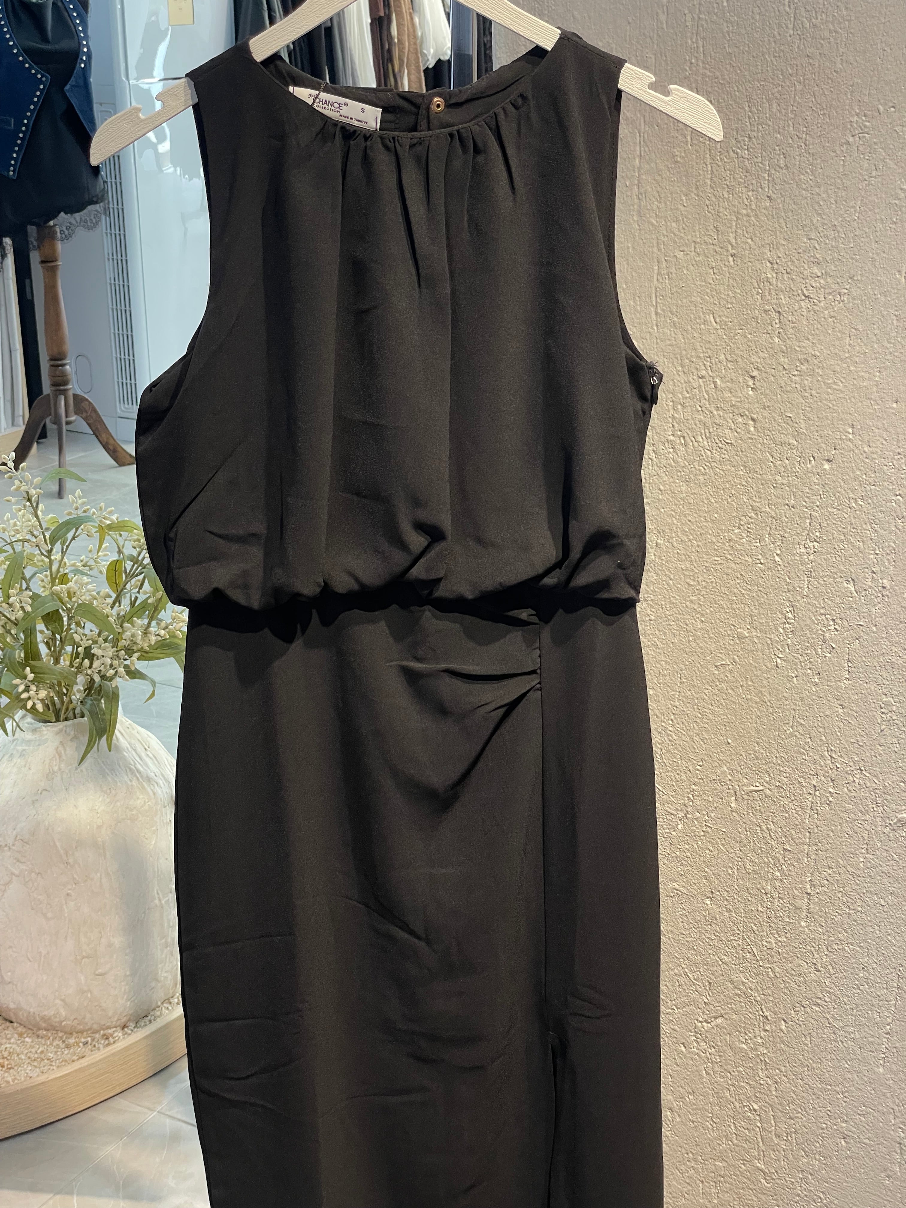 Önden Yırtmaç Büzgülü Elbise