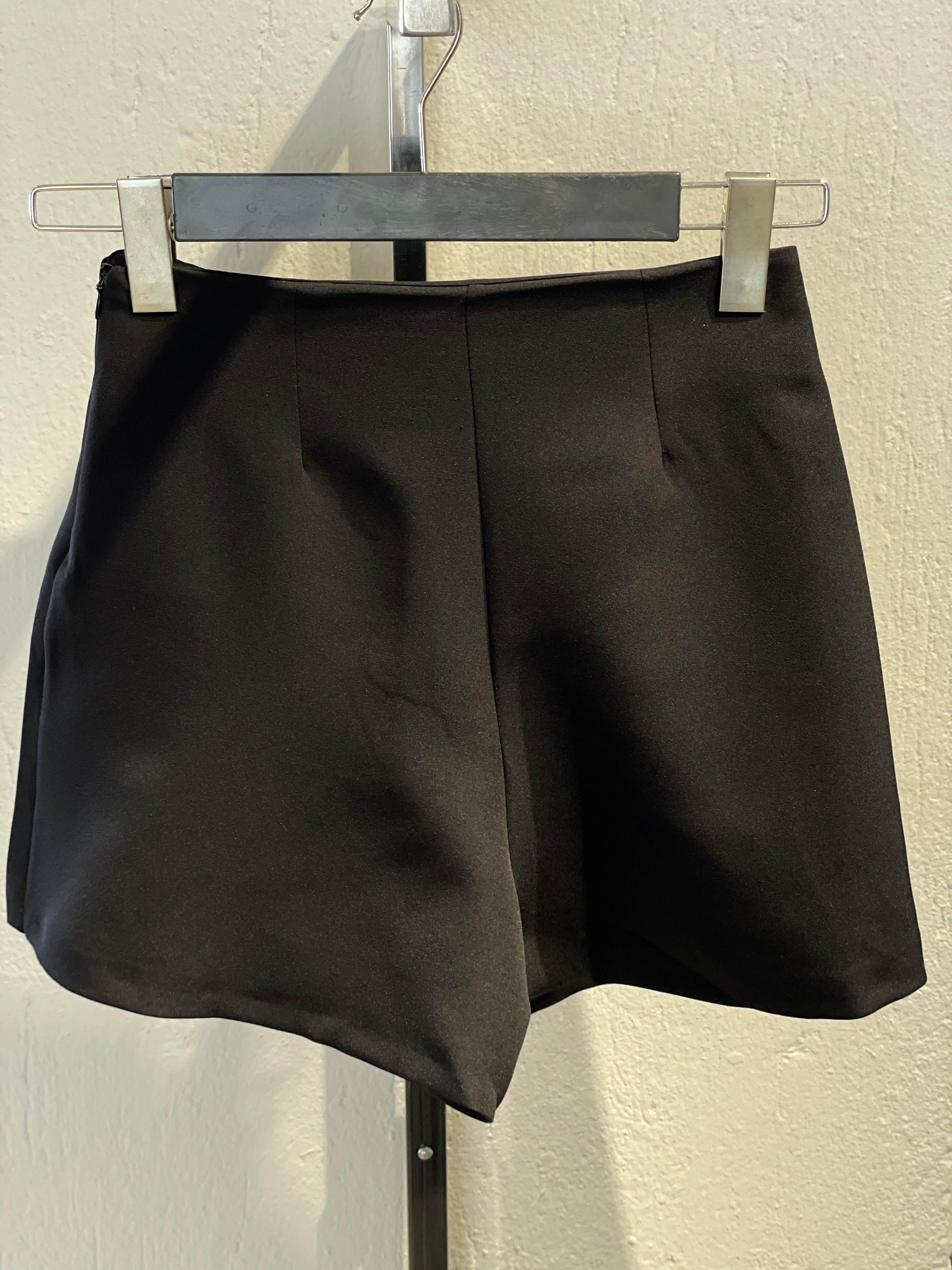 Toka Detaylı Şort Etek