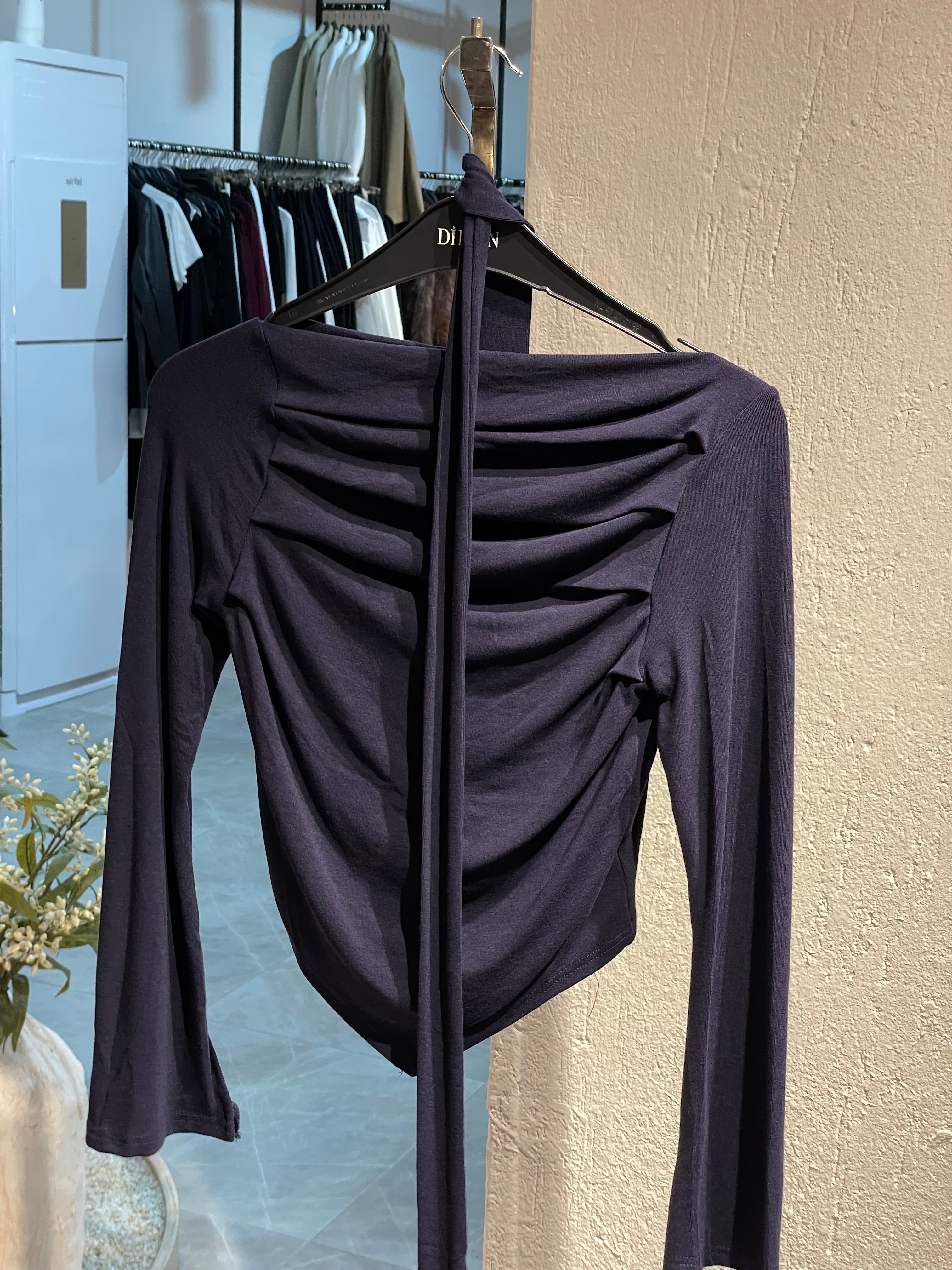 Boyundan bağlamalı drapeli üst