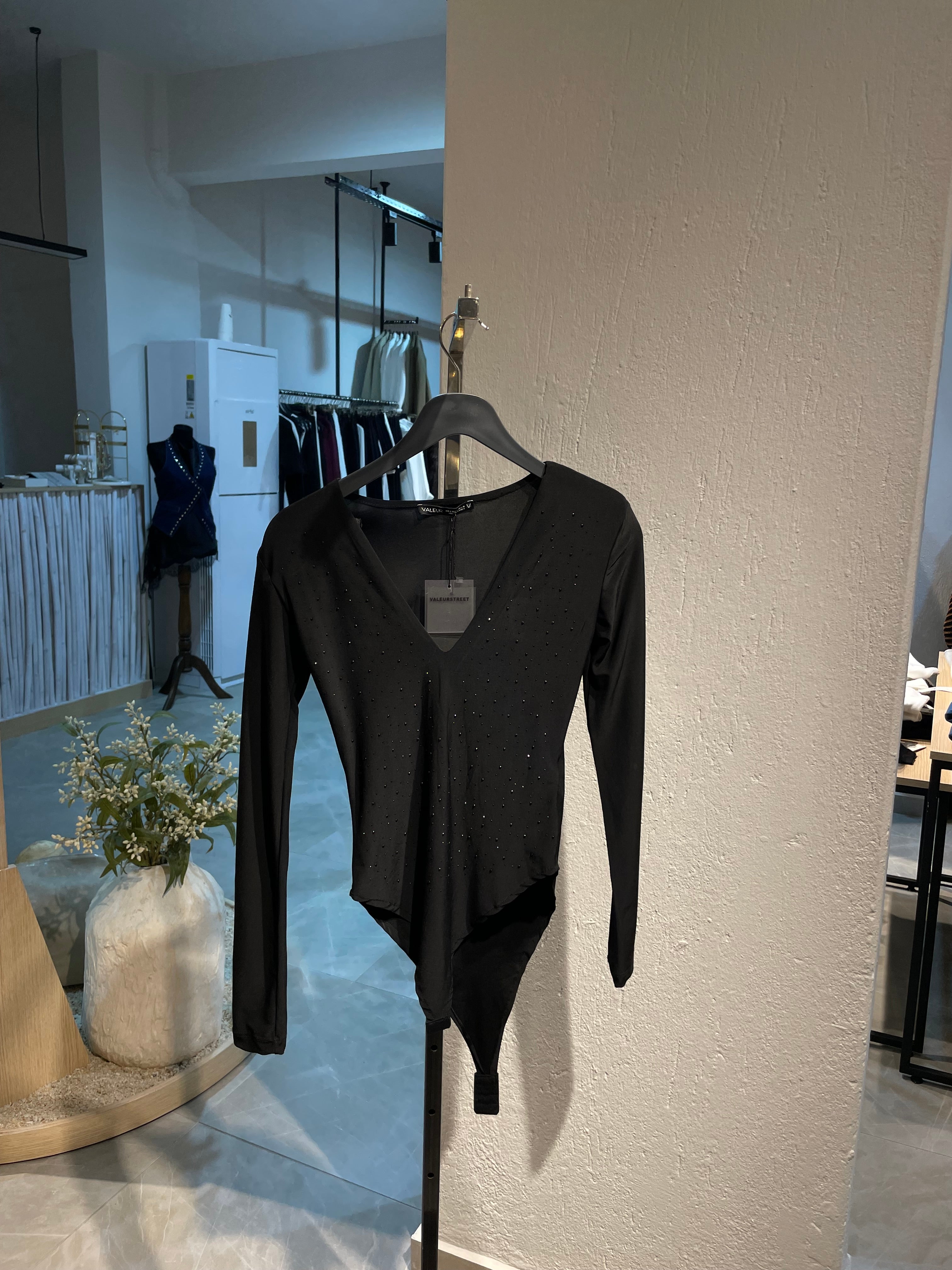 Taşlı V Yaka Bodysuit
