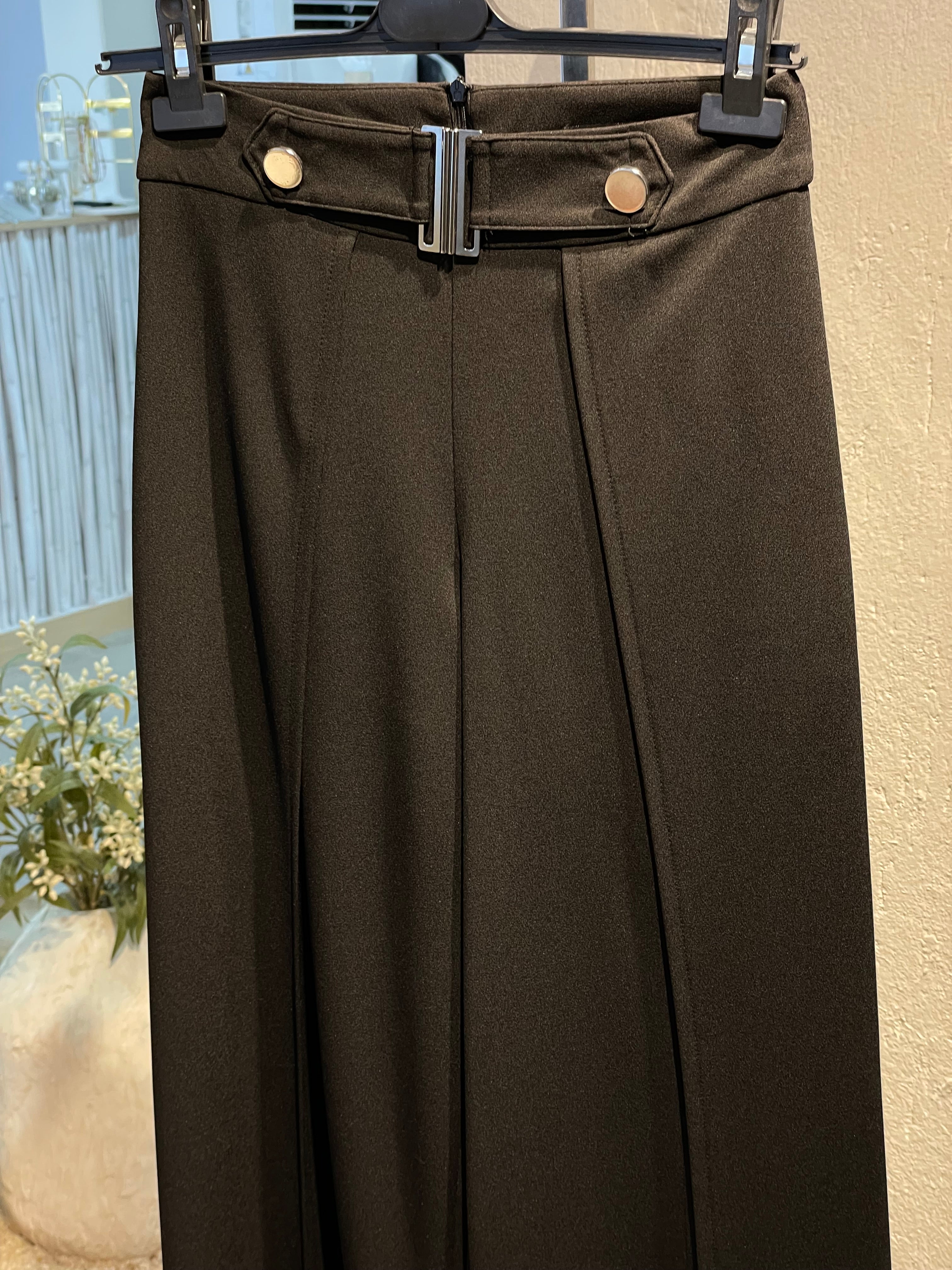 Önden Yırtmaçlı Kemer Detaylı Kumaş Pantolon