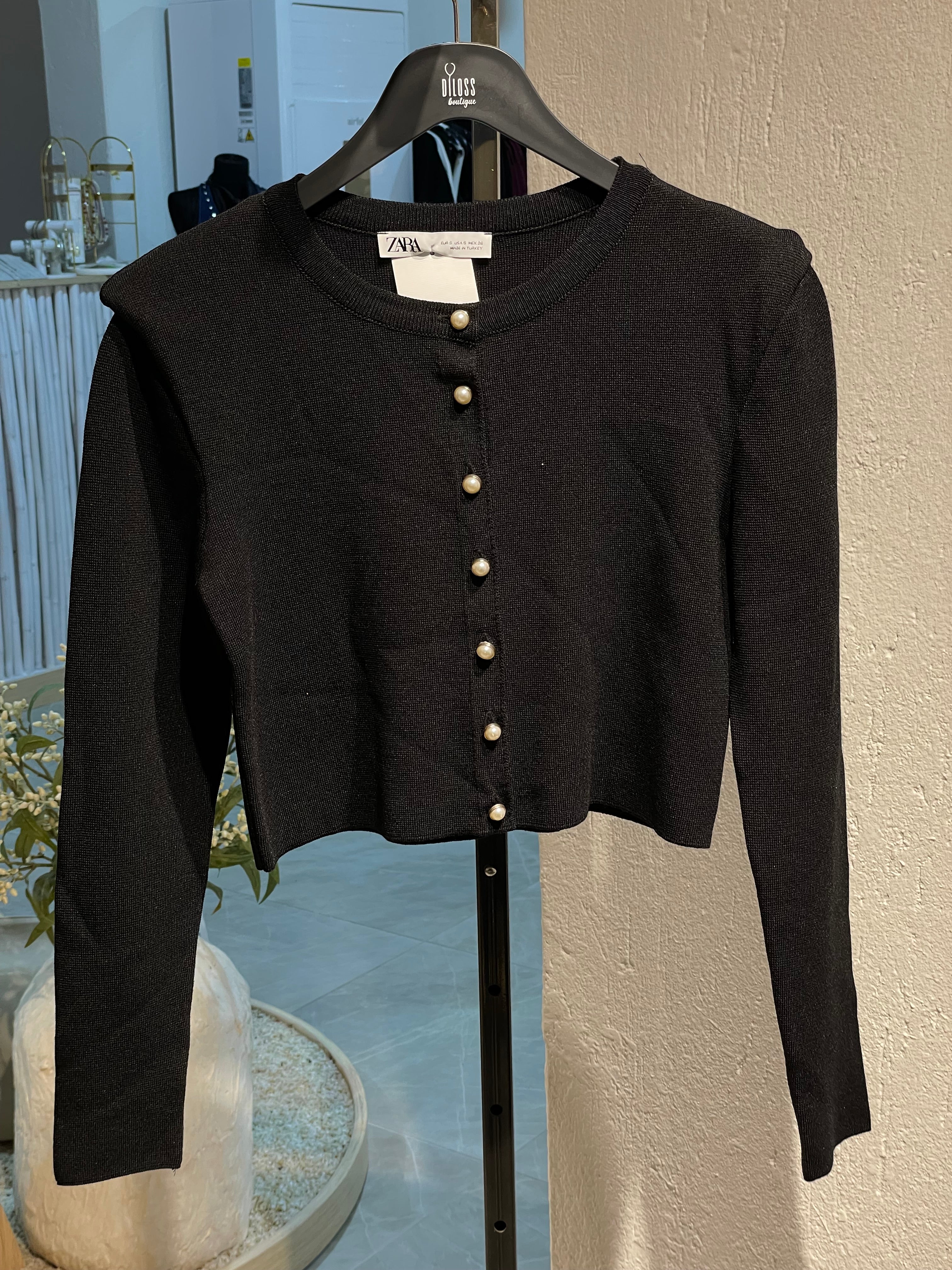 Marka Siyah İnci Düğmeli Hırka