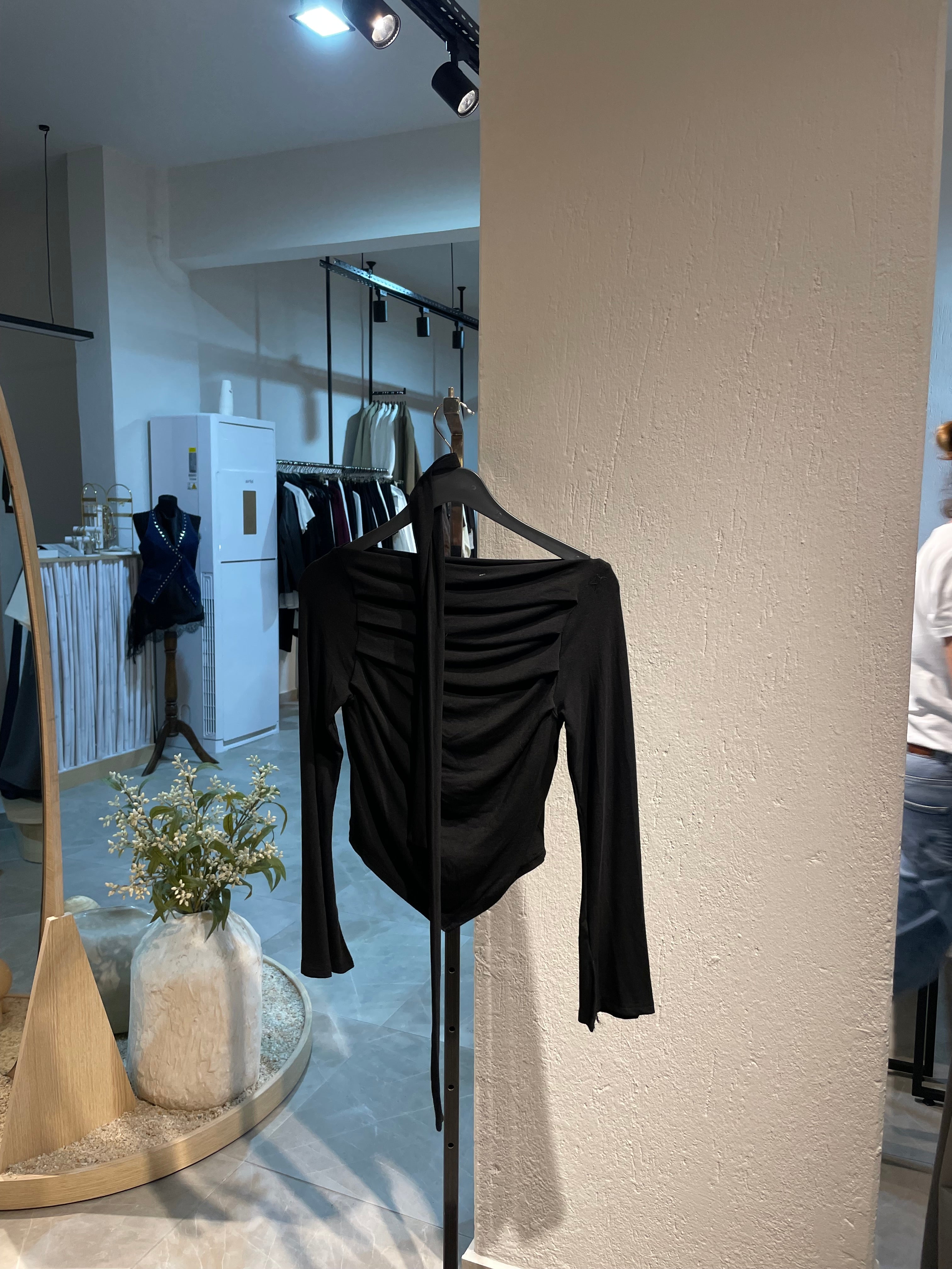 Boyundan bağlamalı drapeli üst