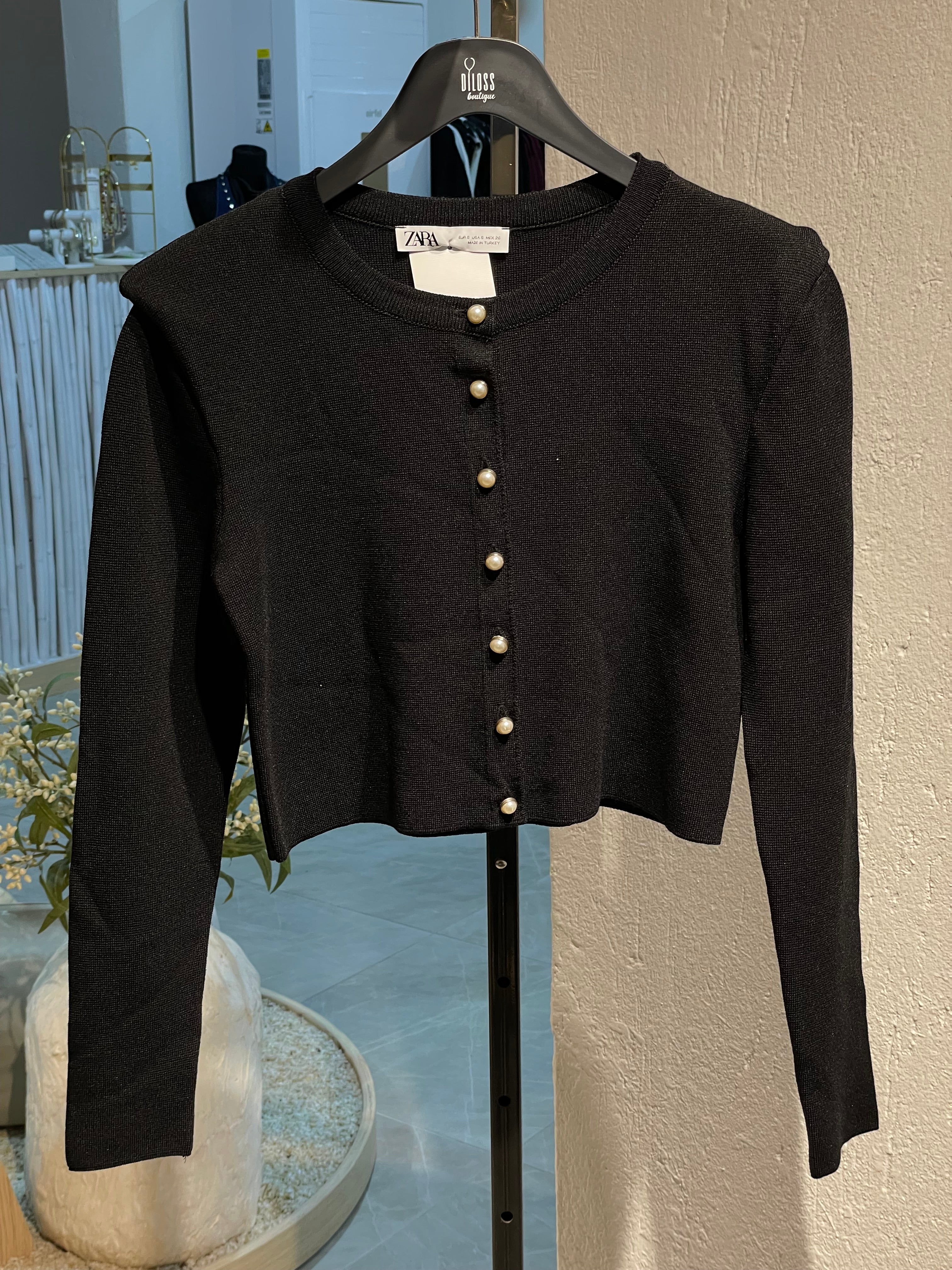 Marka Siyah İnci Düğmeli Hırka