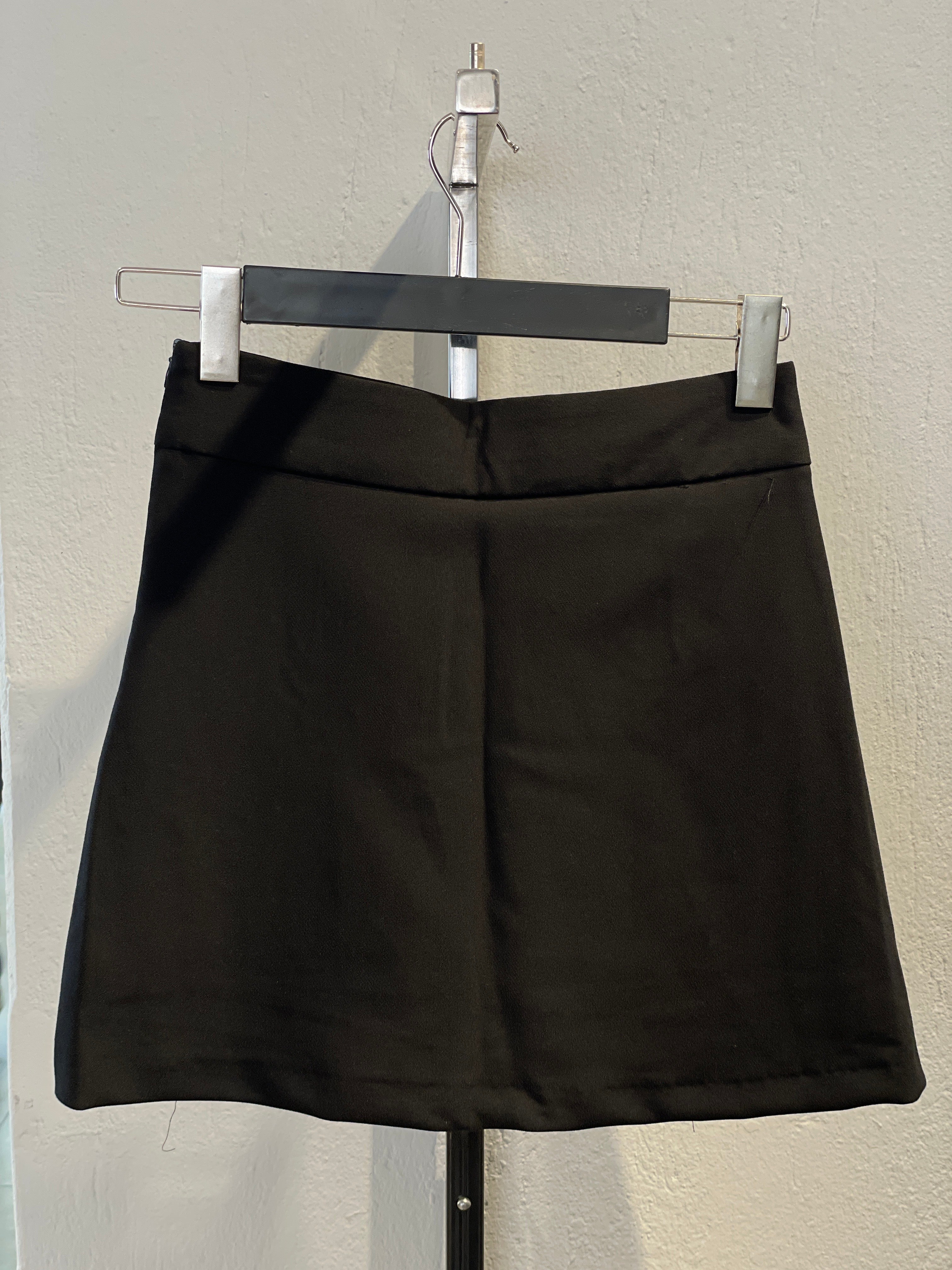 Siyah Yırtmaçlı Şort Etek