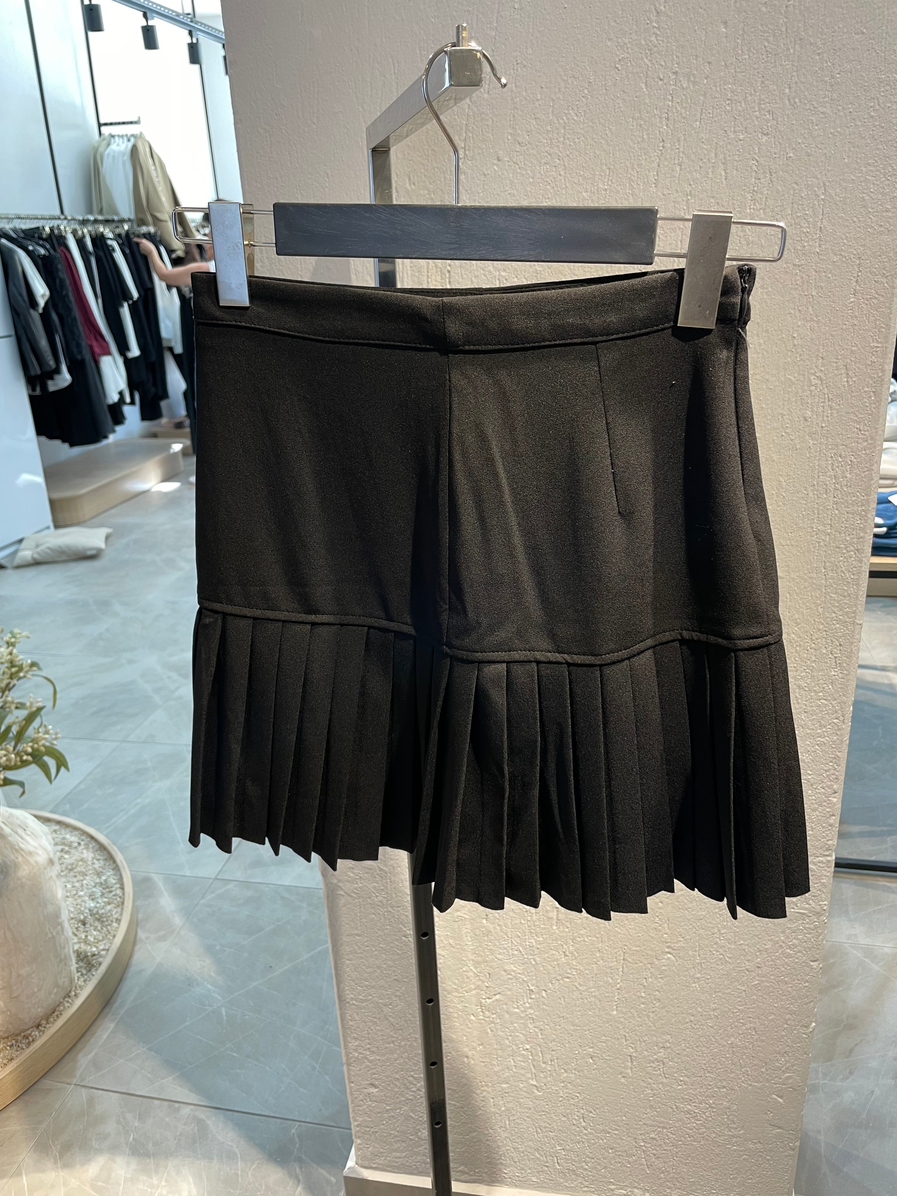 Siyah Düz pileli etek