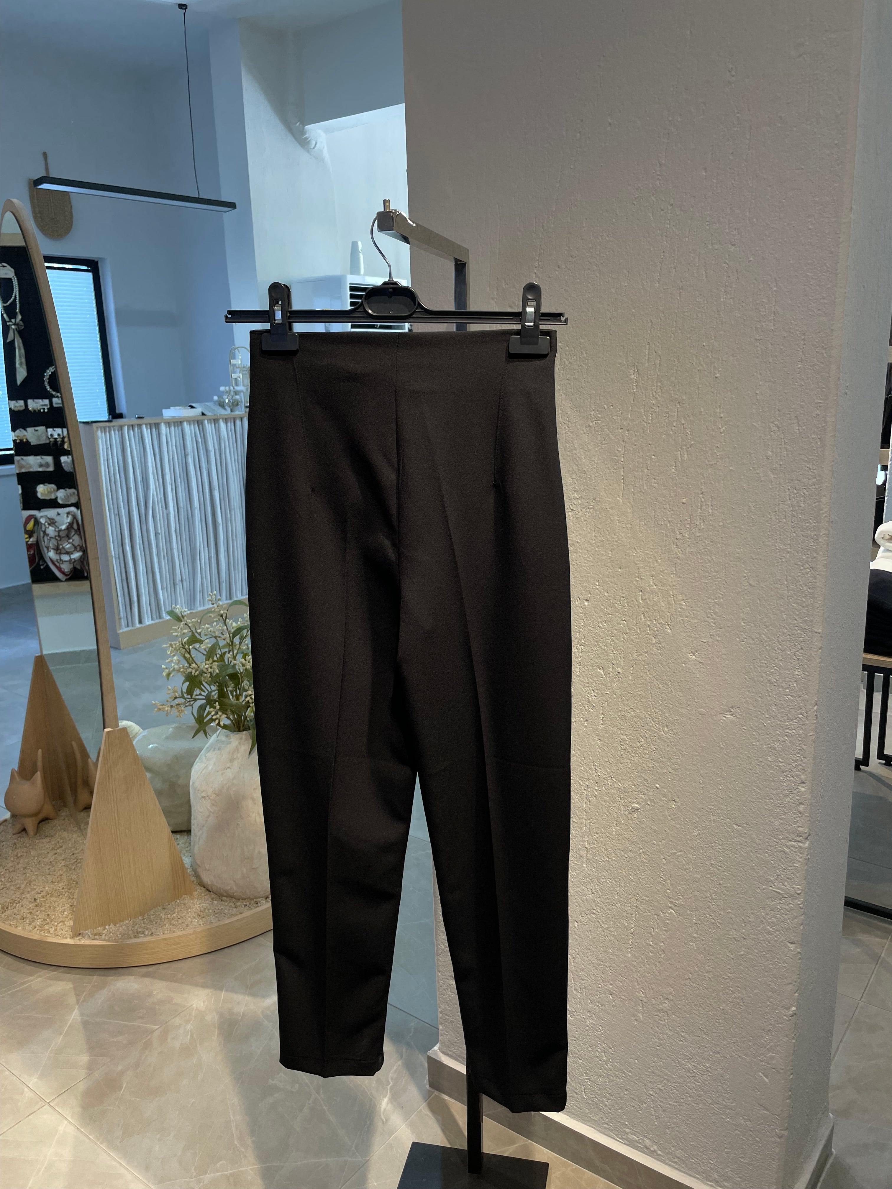 Havuç Kesim Siyah Pantolon