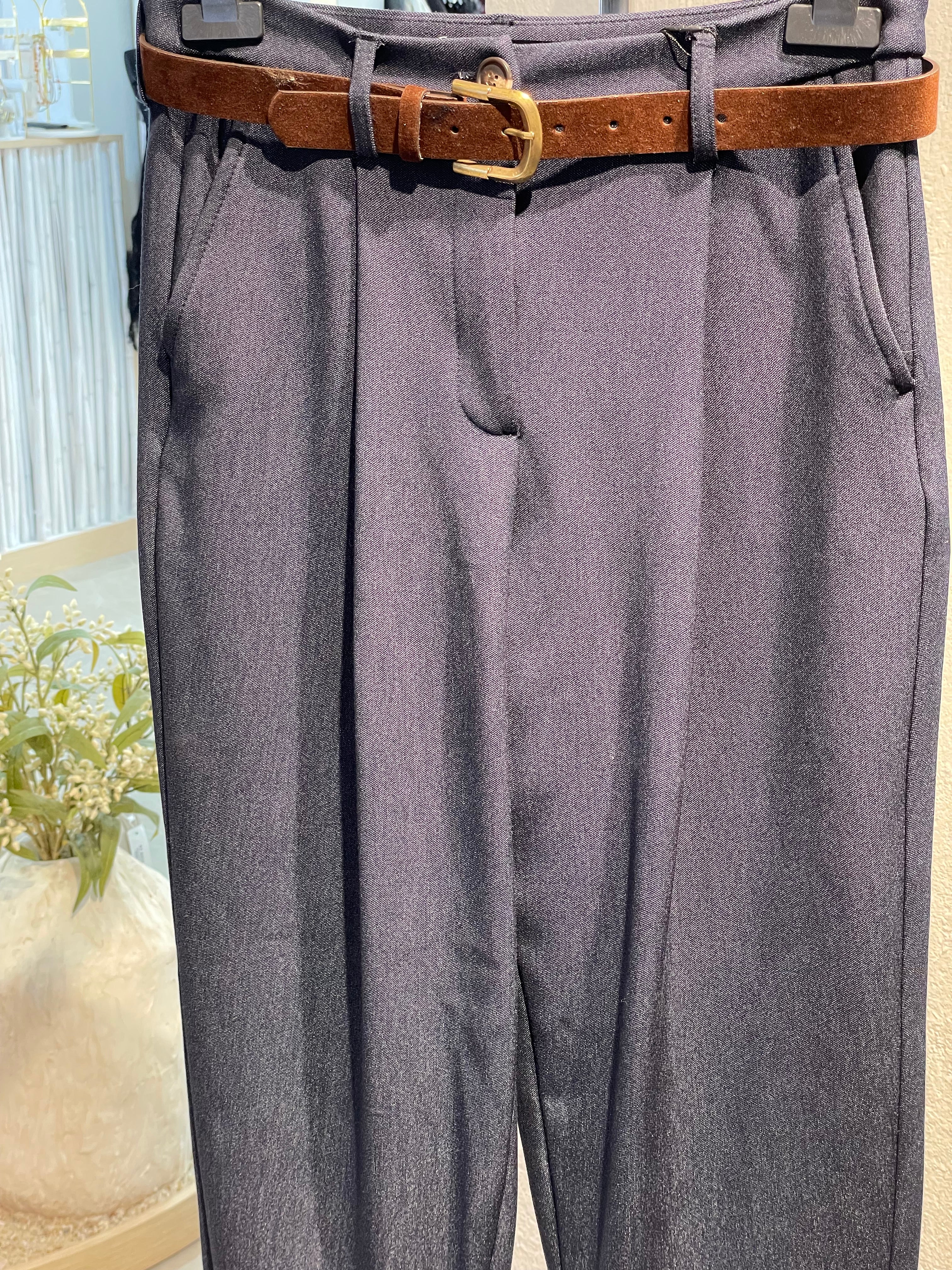 Kemerli Dokulu Lacivert Pensli Pantolon