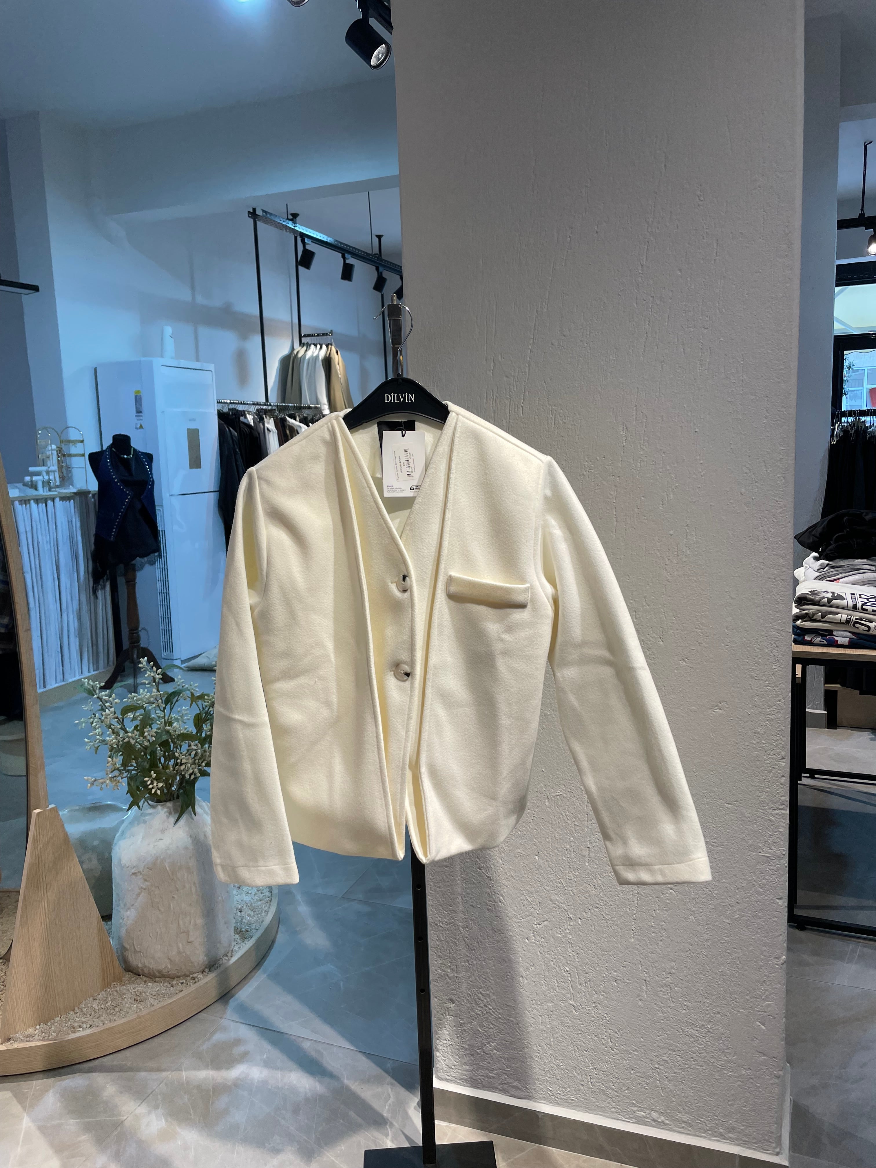 Trocape Yakasız Ekru Kaşe Ceket