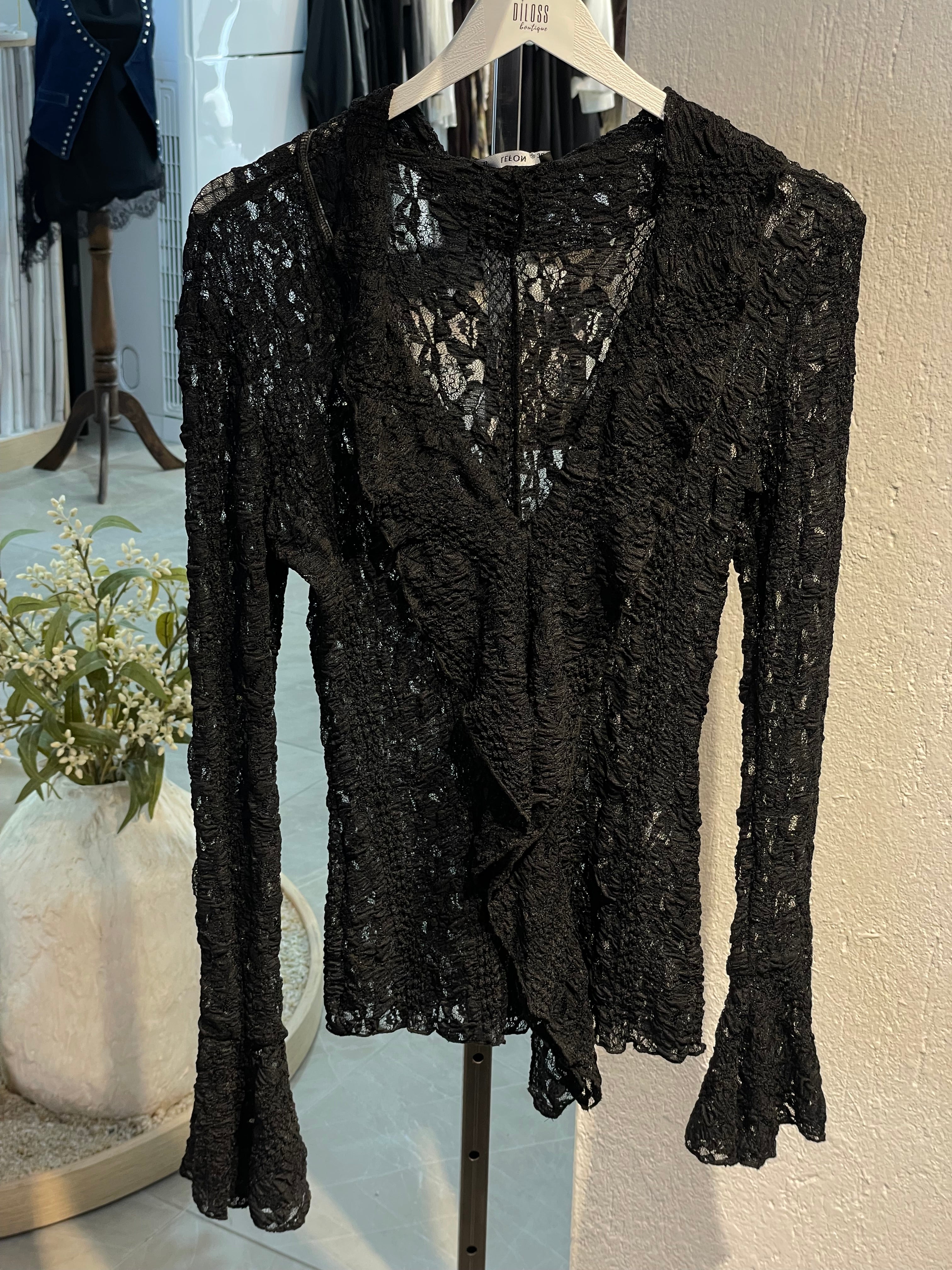 Volan Detaylı Dantel Bluz