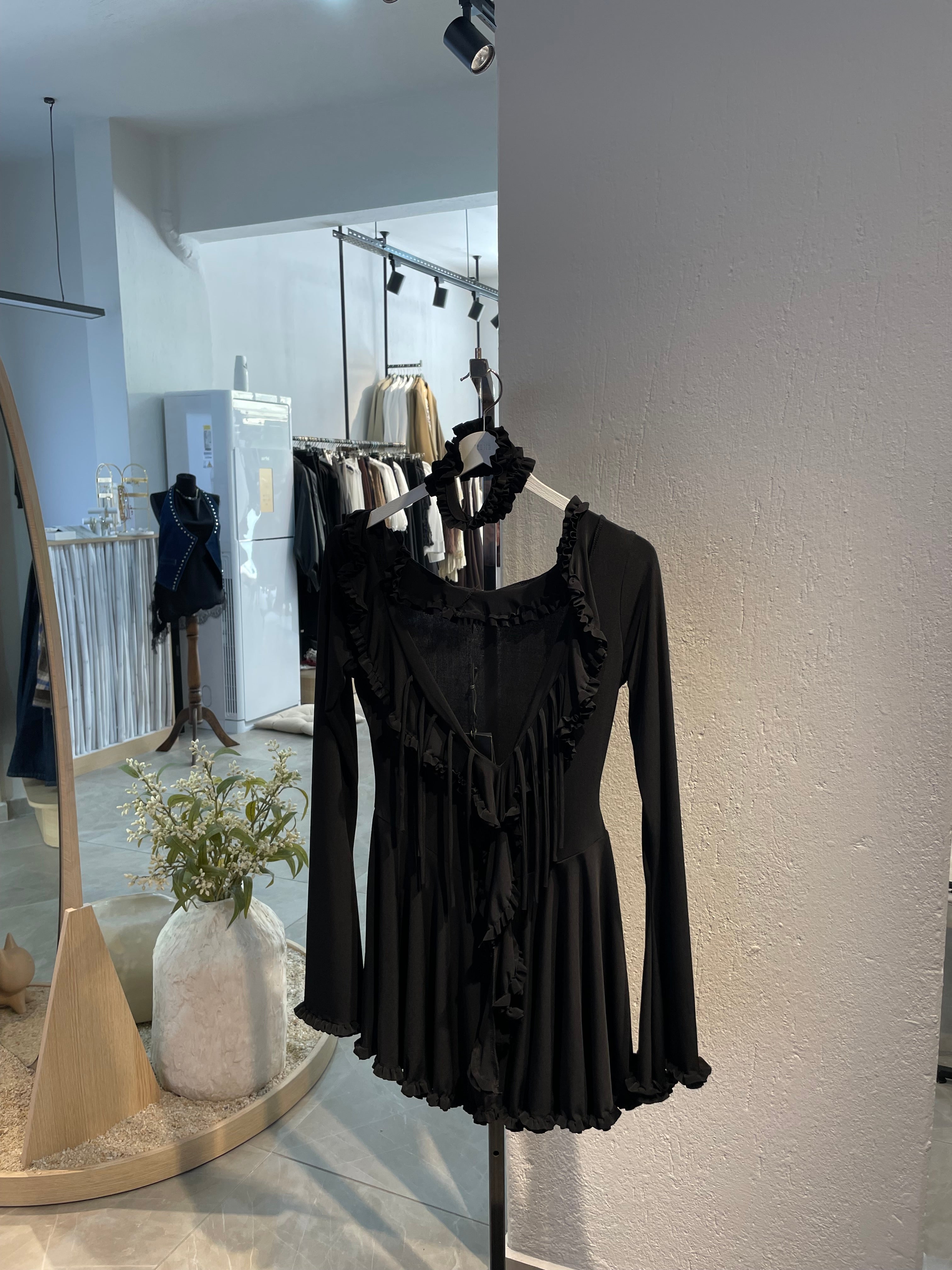 Siyah Rahat Kumaş Sırt Açık Elbise