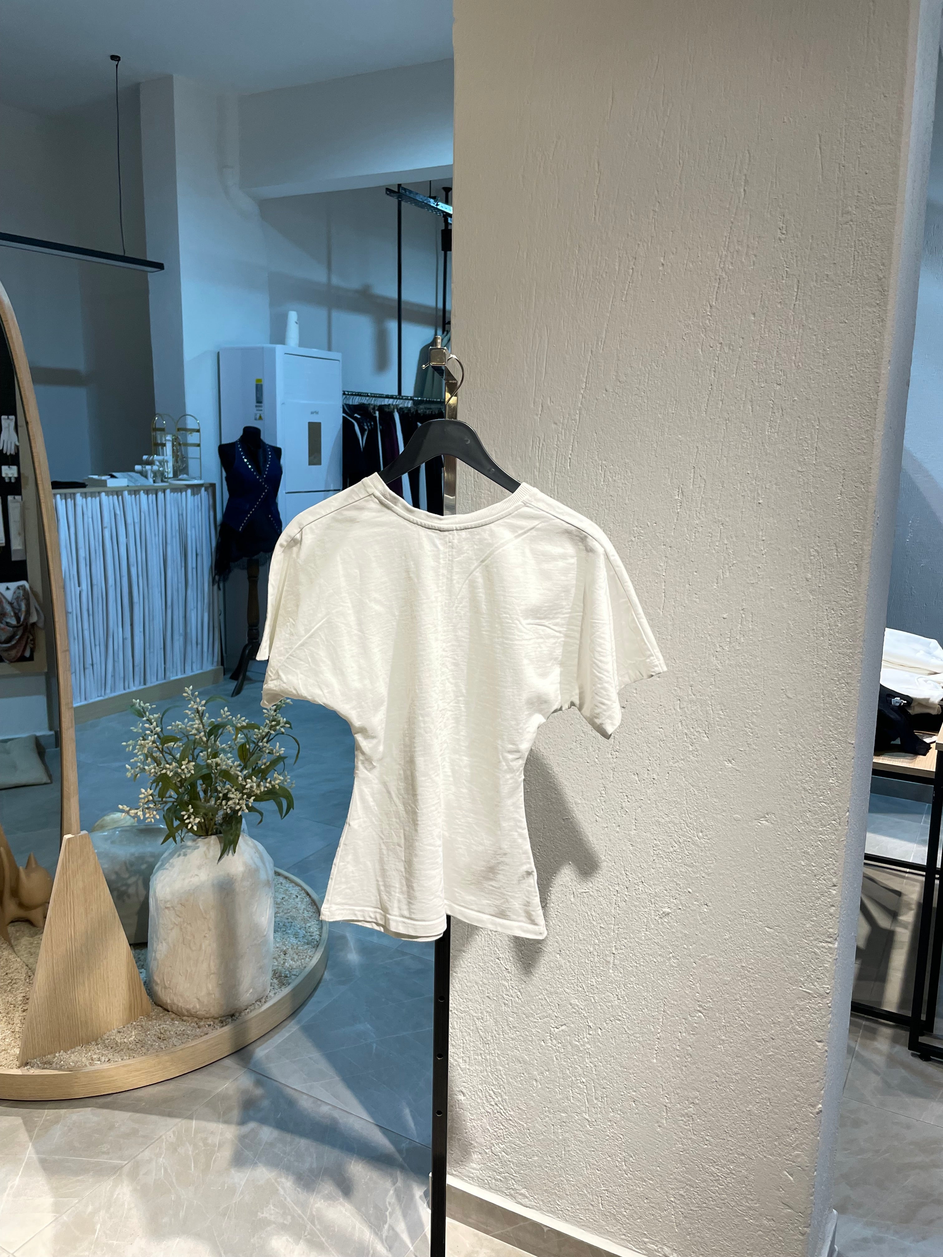 Dilvin Belden Oturtmalı Beyaz Üst