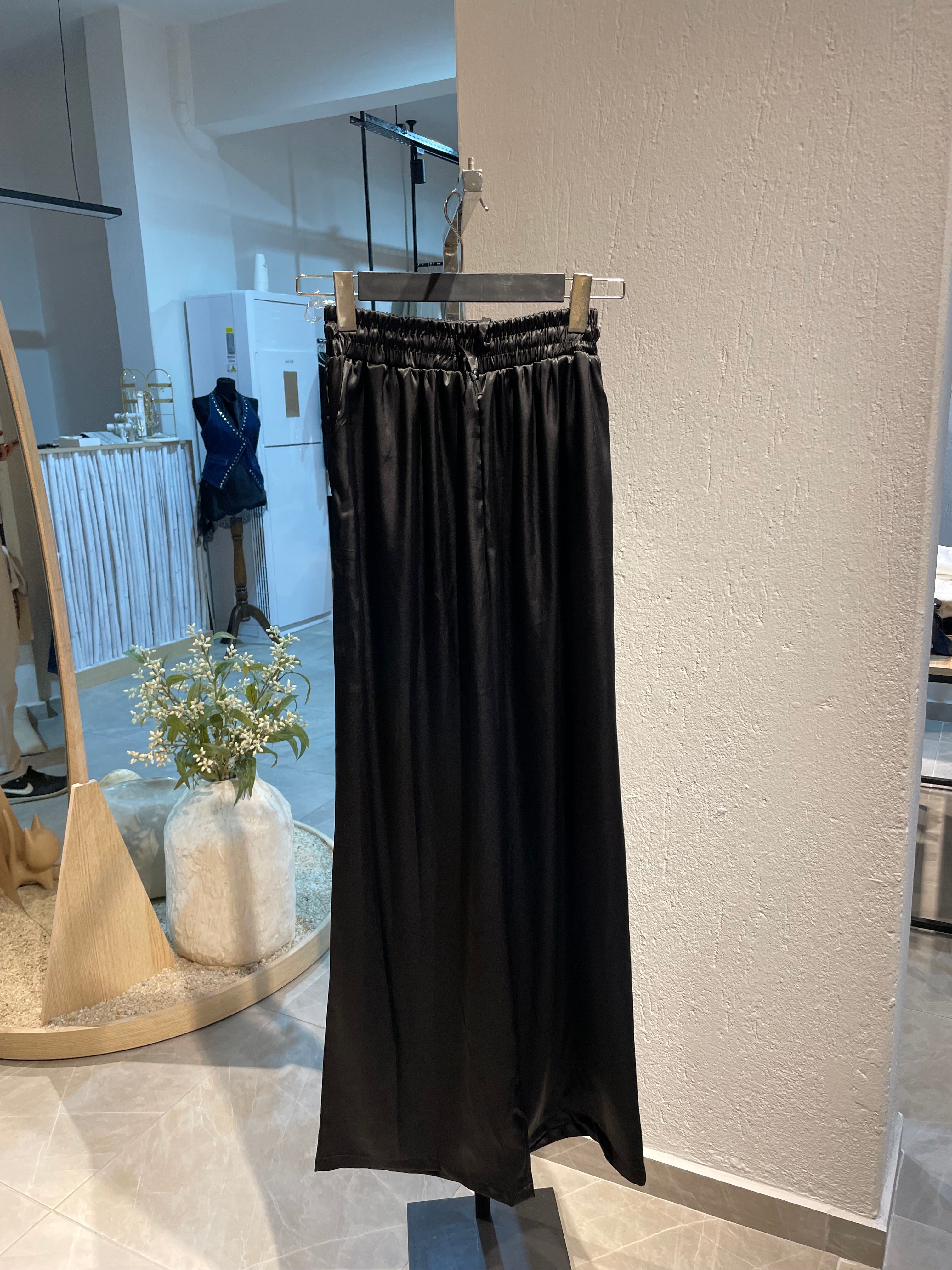 Siyah Saten Bol Paça Pantolon