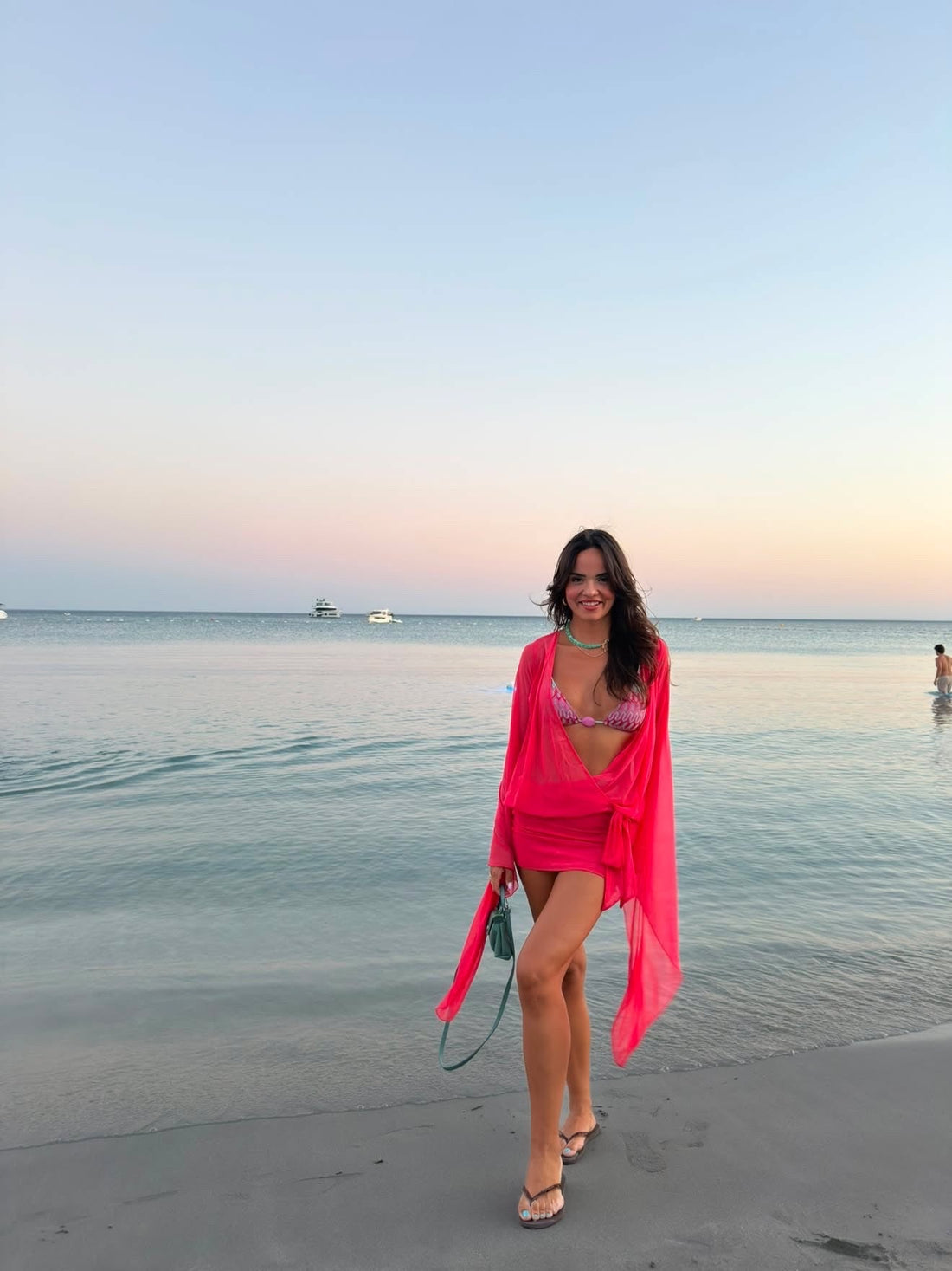 Gün Batımında Pembe: Plajdan Akşama Geçen Tek Renk