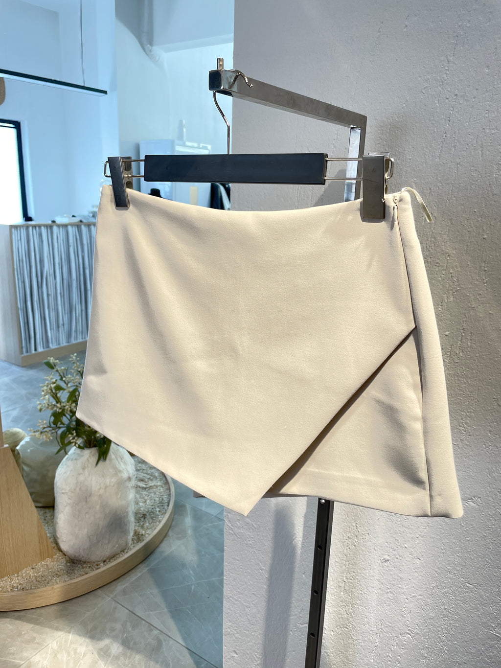 Yırtmaçlı Asimetrik Kesim Etek