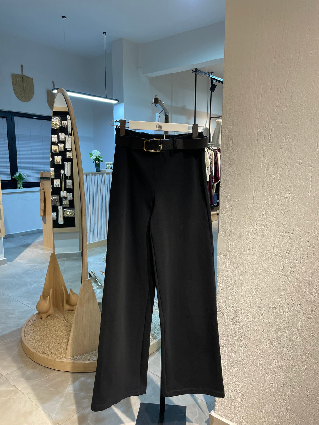 Şık Yakası Kürklü Düğmeli Takım