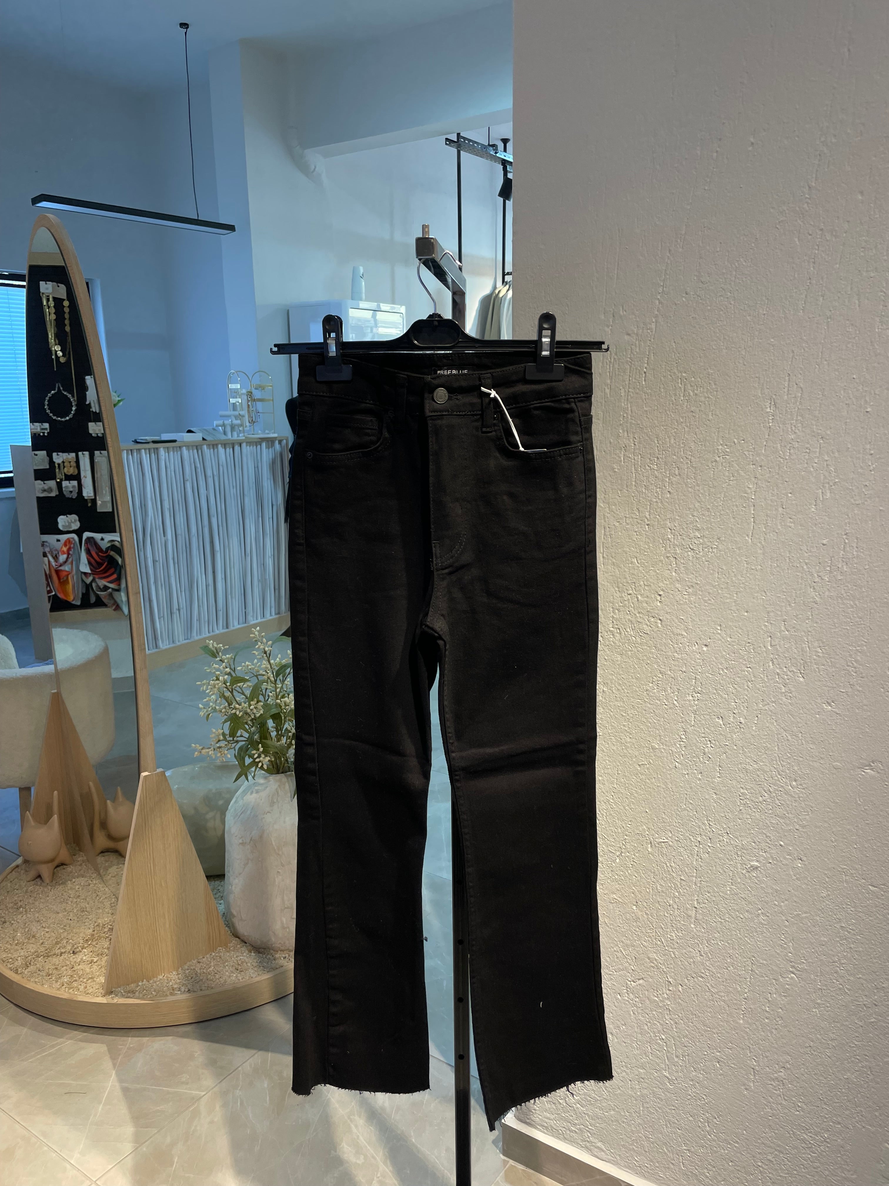 Siyah Düz Kesim Jean