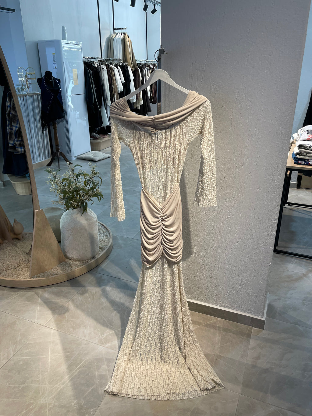 Dantel Detaylı Uzun Davet Elbisesi