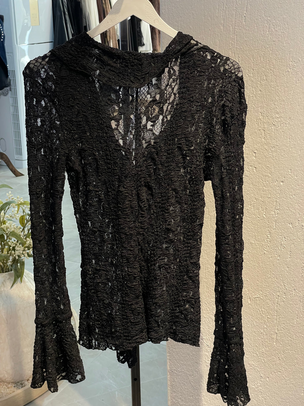 Volan Detaylı Dantel Bluz