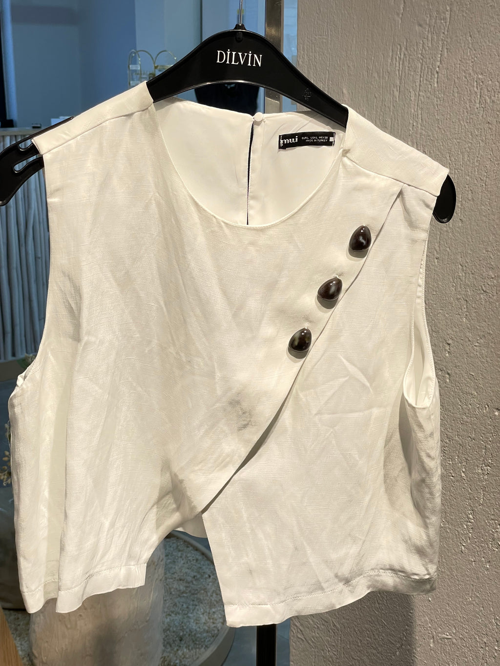 Beyaz Düğme Detaylı Alt-Üst Takım