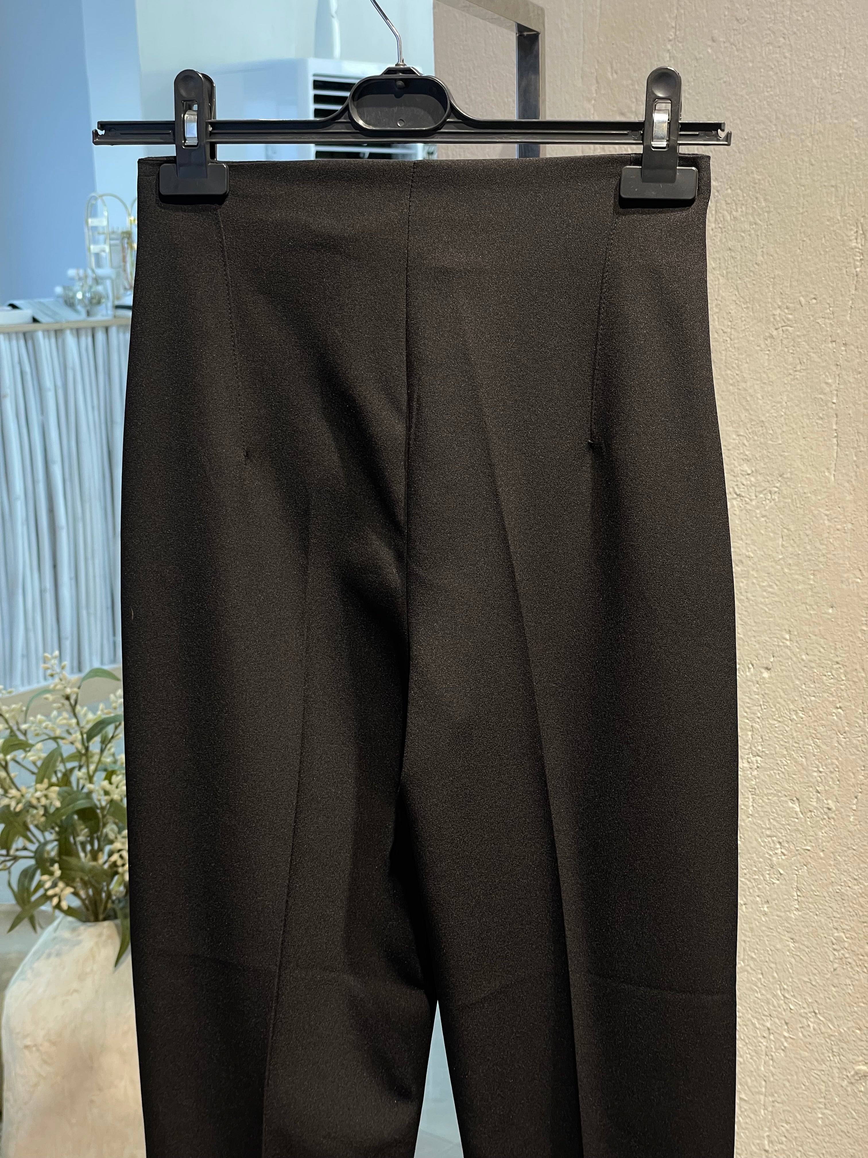 Havuç Kesim Siyah Pantolon