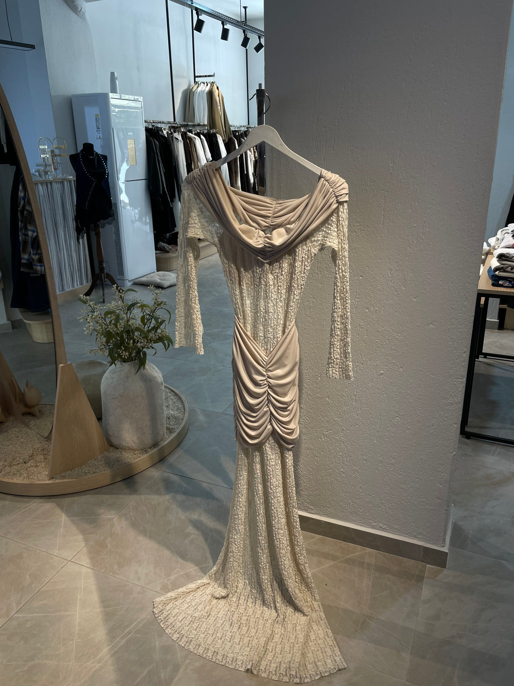 Dantel Detaylı Uzun Davet Elbisesi