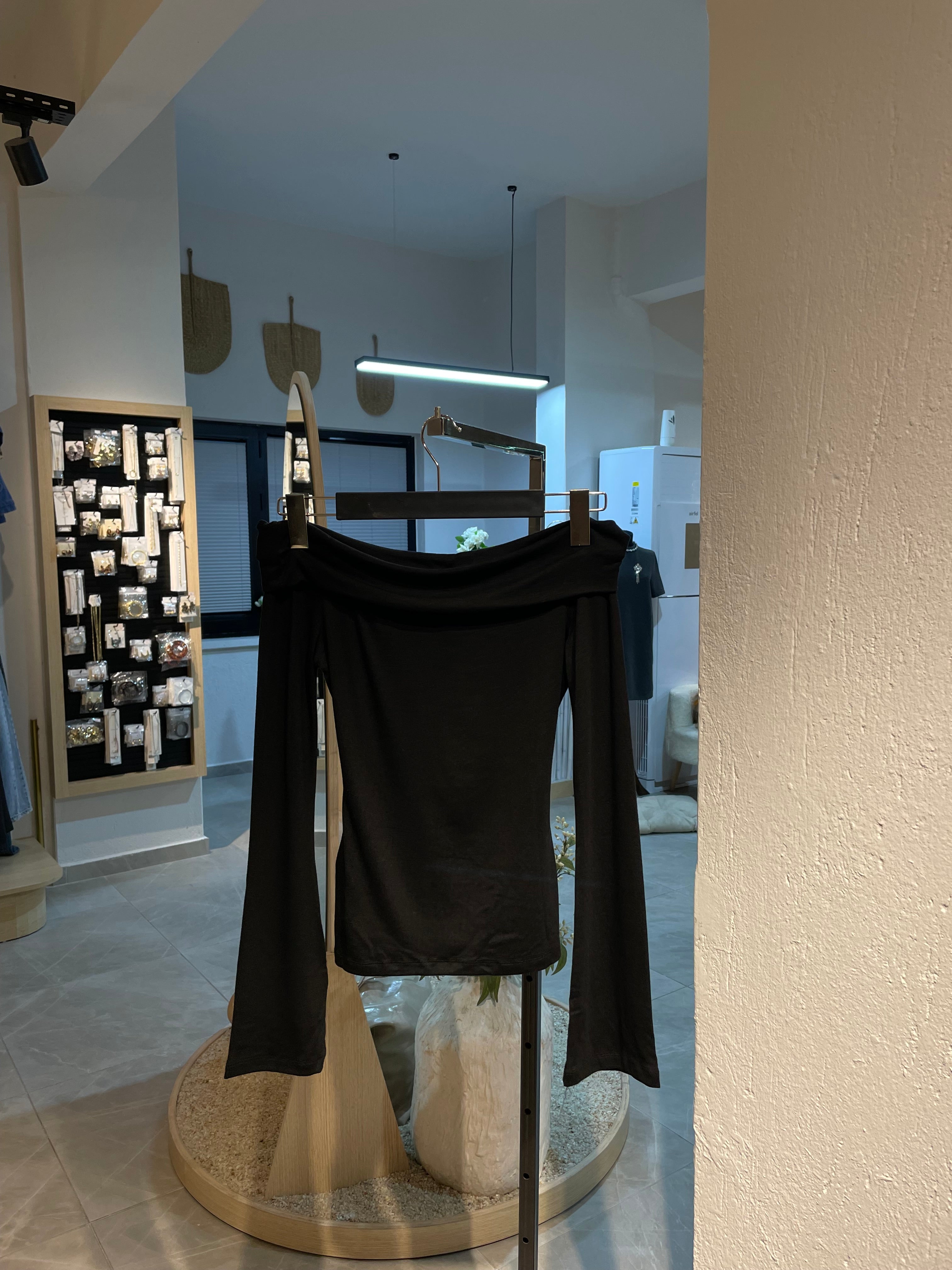 Tokalı Kayık Yaka Bluz