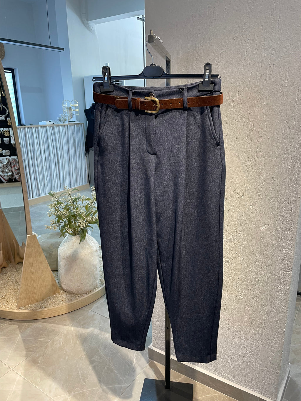 Kemerli Dokulu Lacivert Pensli Pantolon