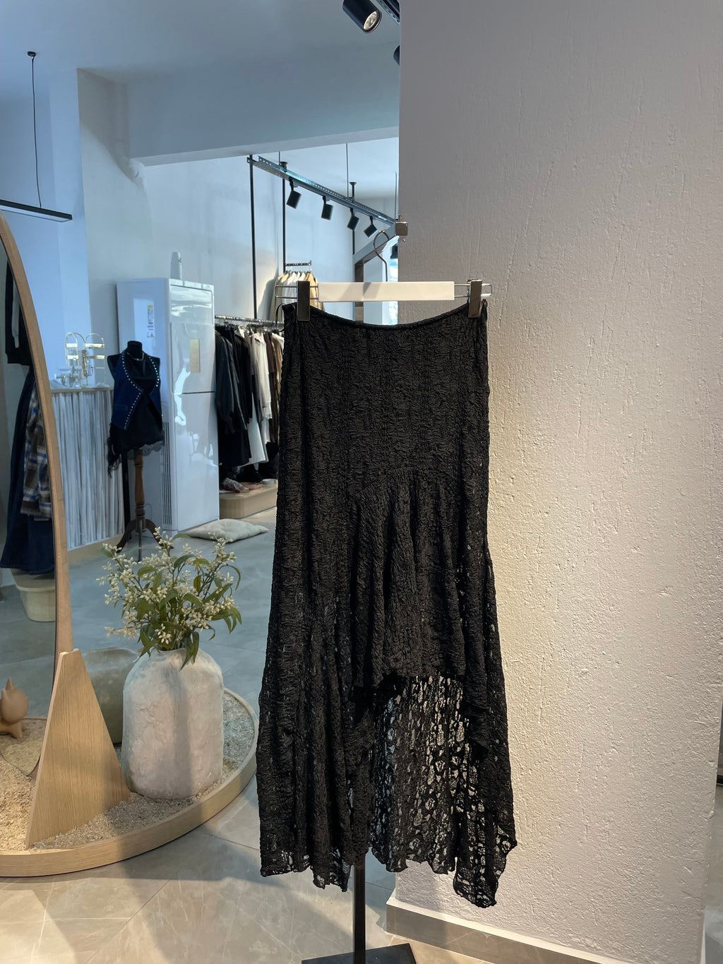 Asimetrik Kesim Siyah Dantel Etek