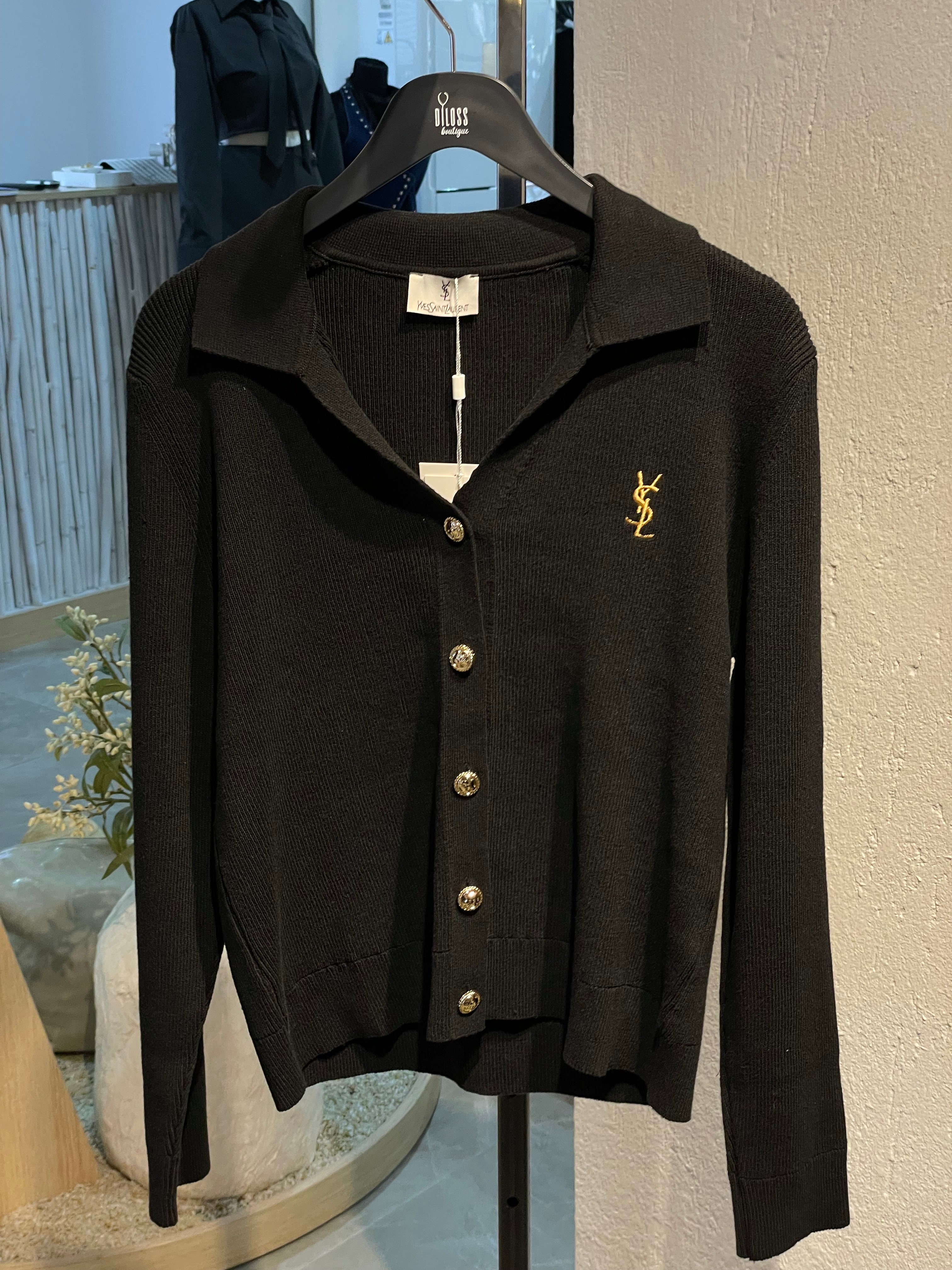 Düğmeli Marka Hırka