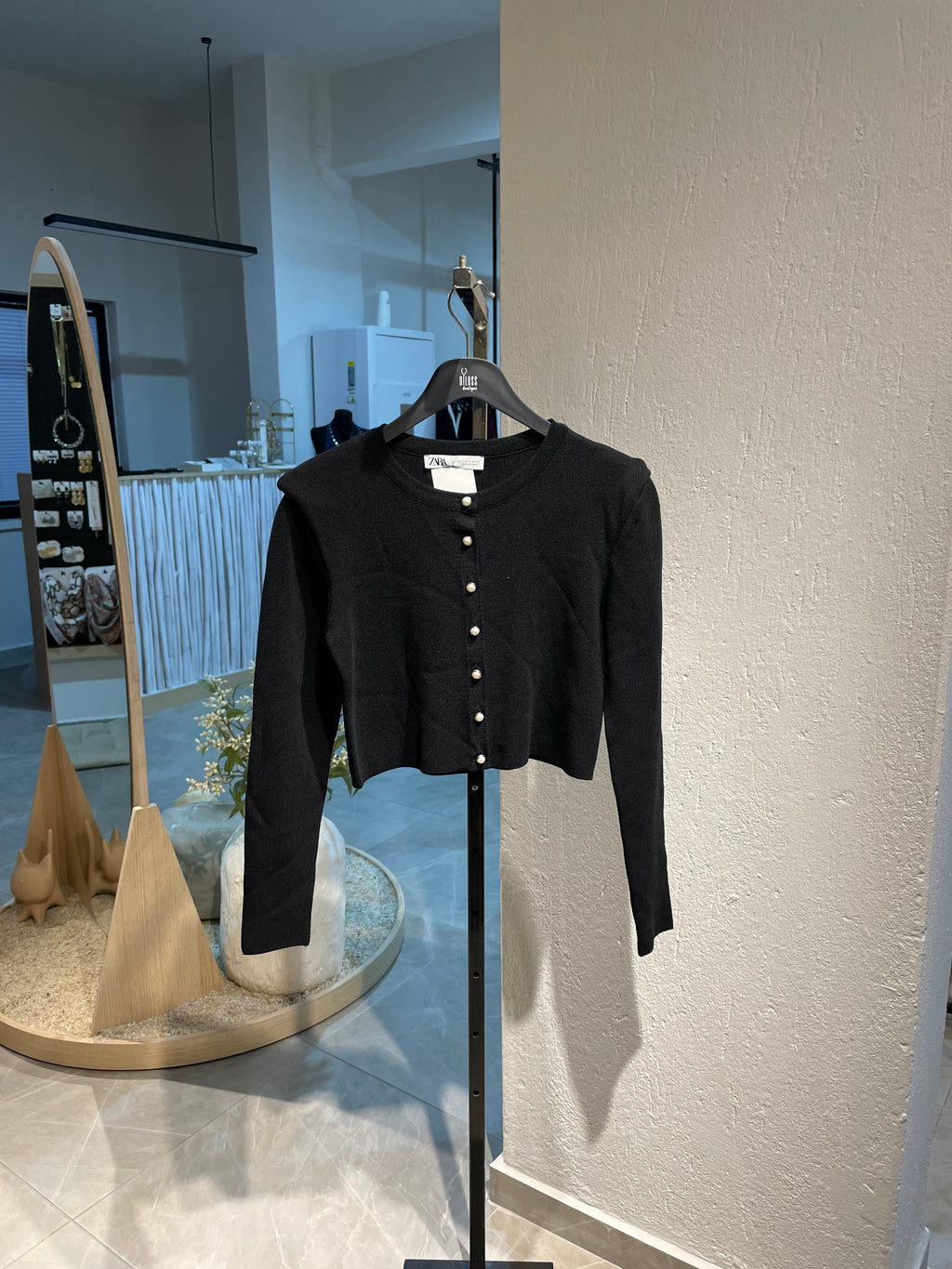 Marka Siyah İnci Düğmeli Hırka