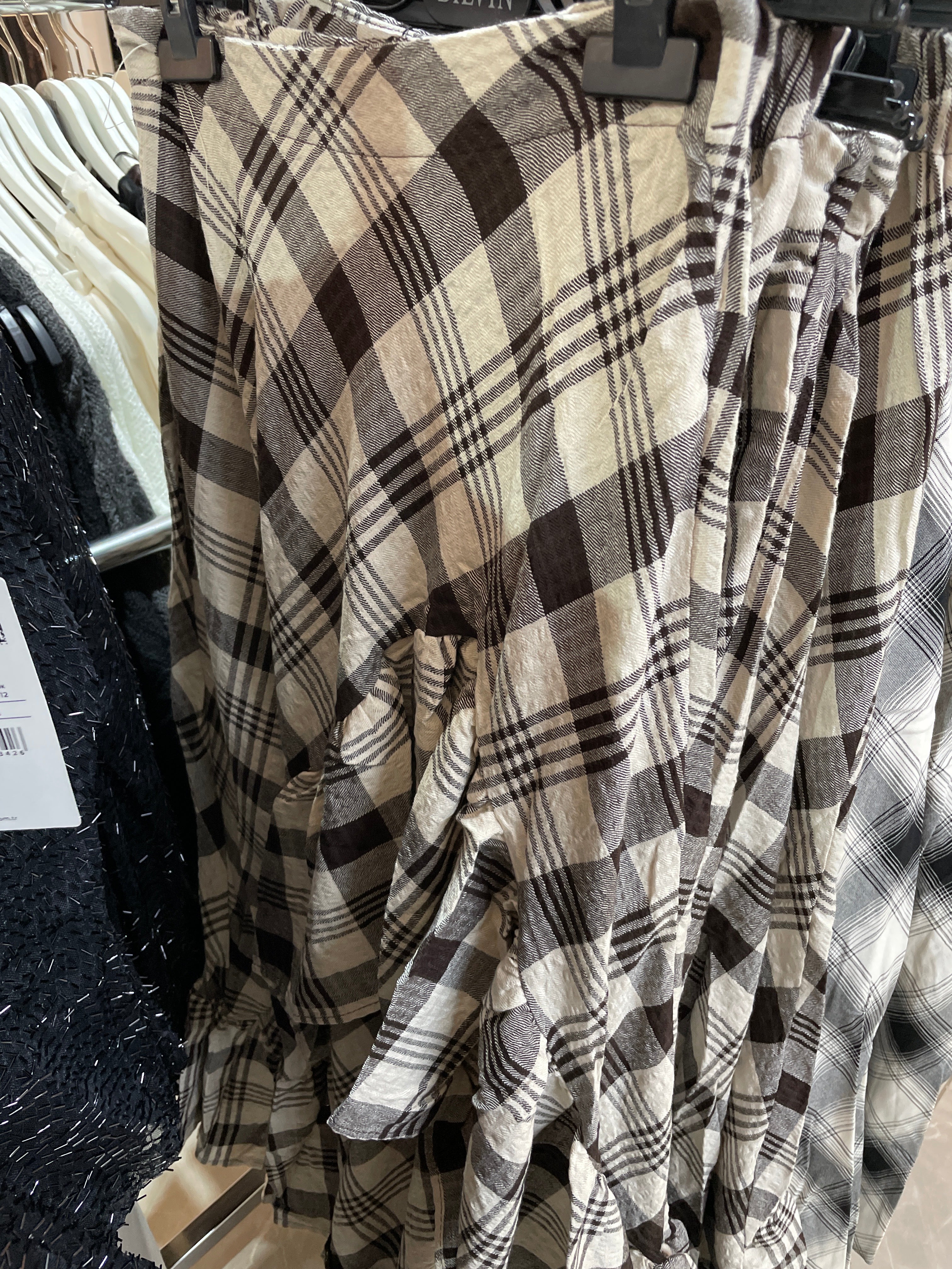 Ekoseli Fırfır Detay Yırtmaçlı Etek