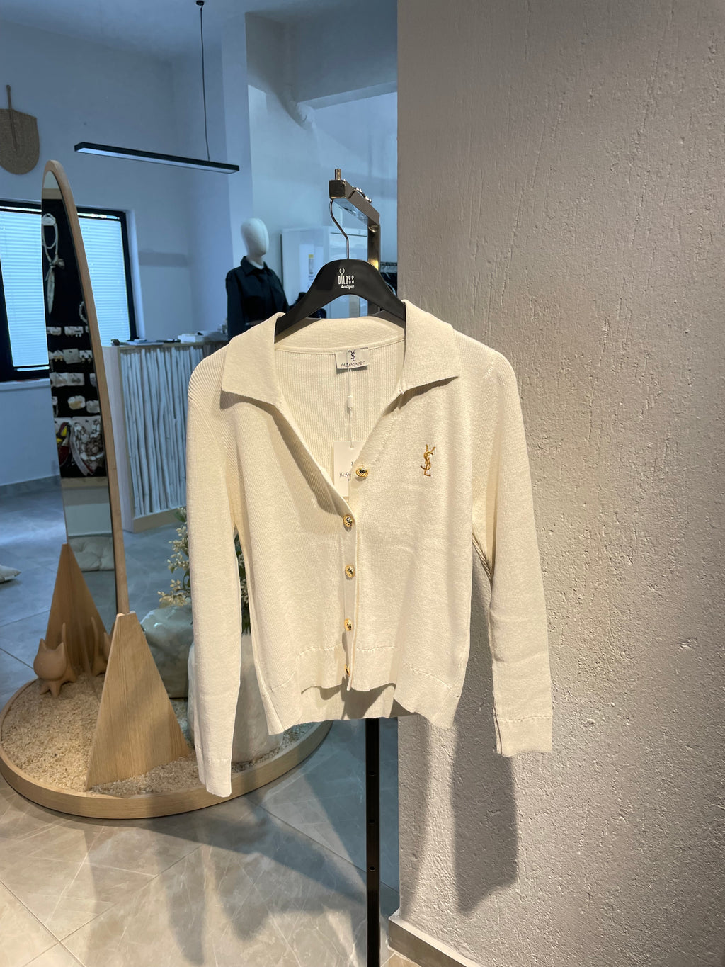 Düğmeli Marka Hırka