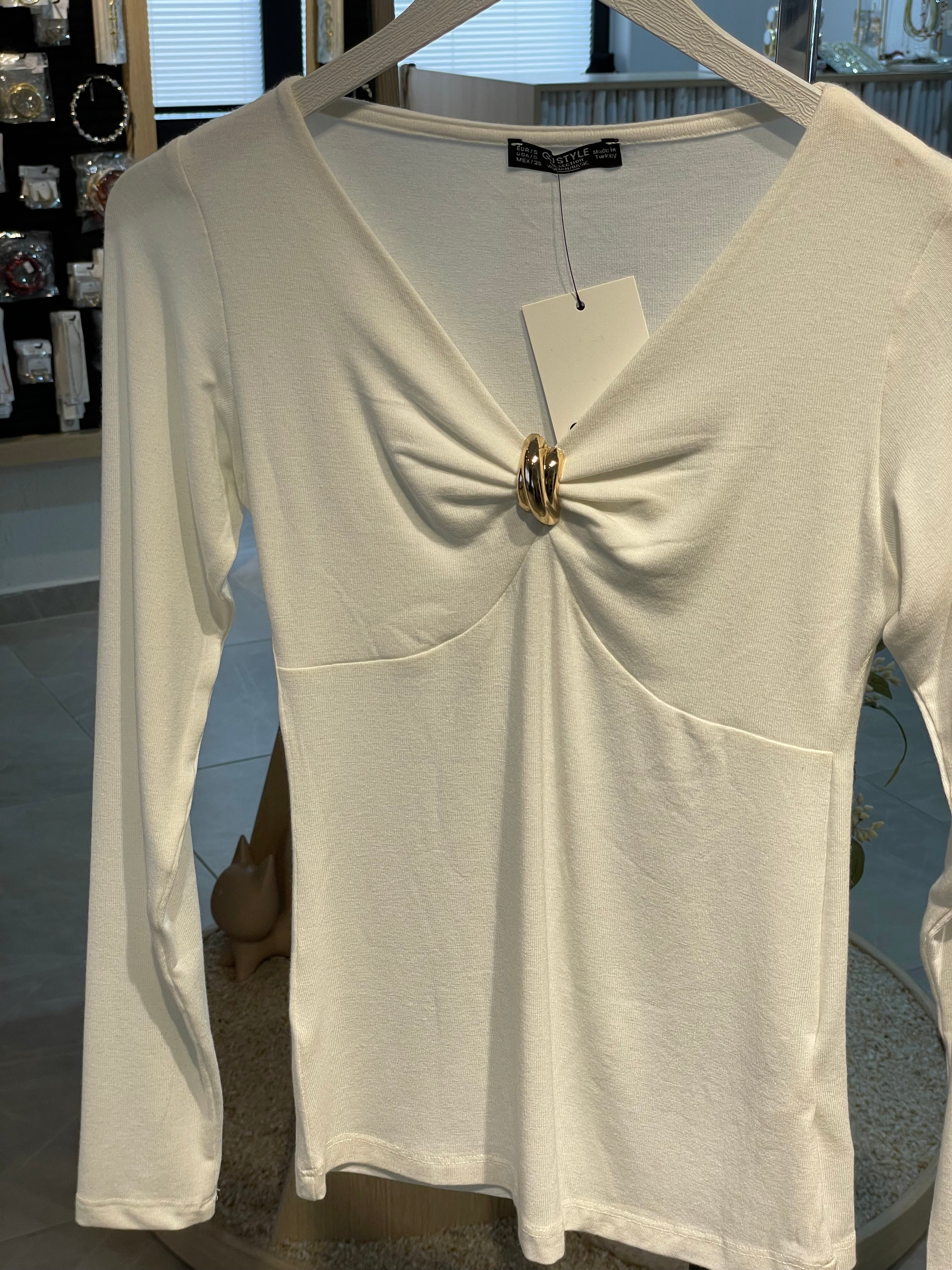 Yakası Tokalı Bluz