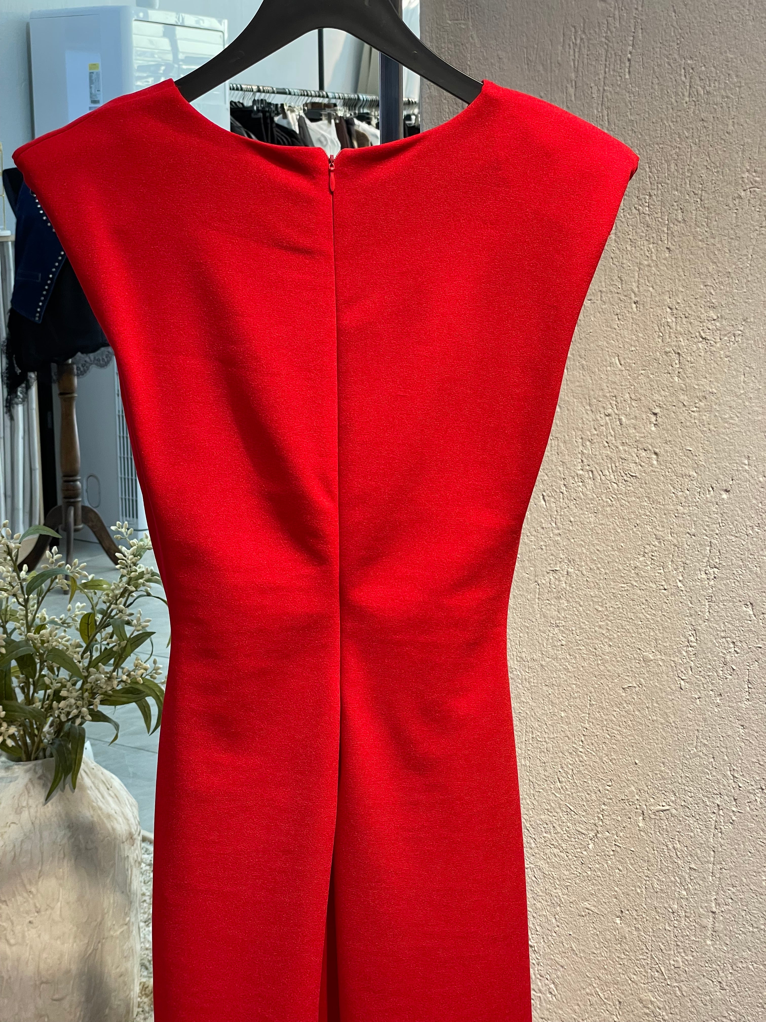 Kırmızı Tokalı Elbise