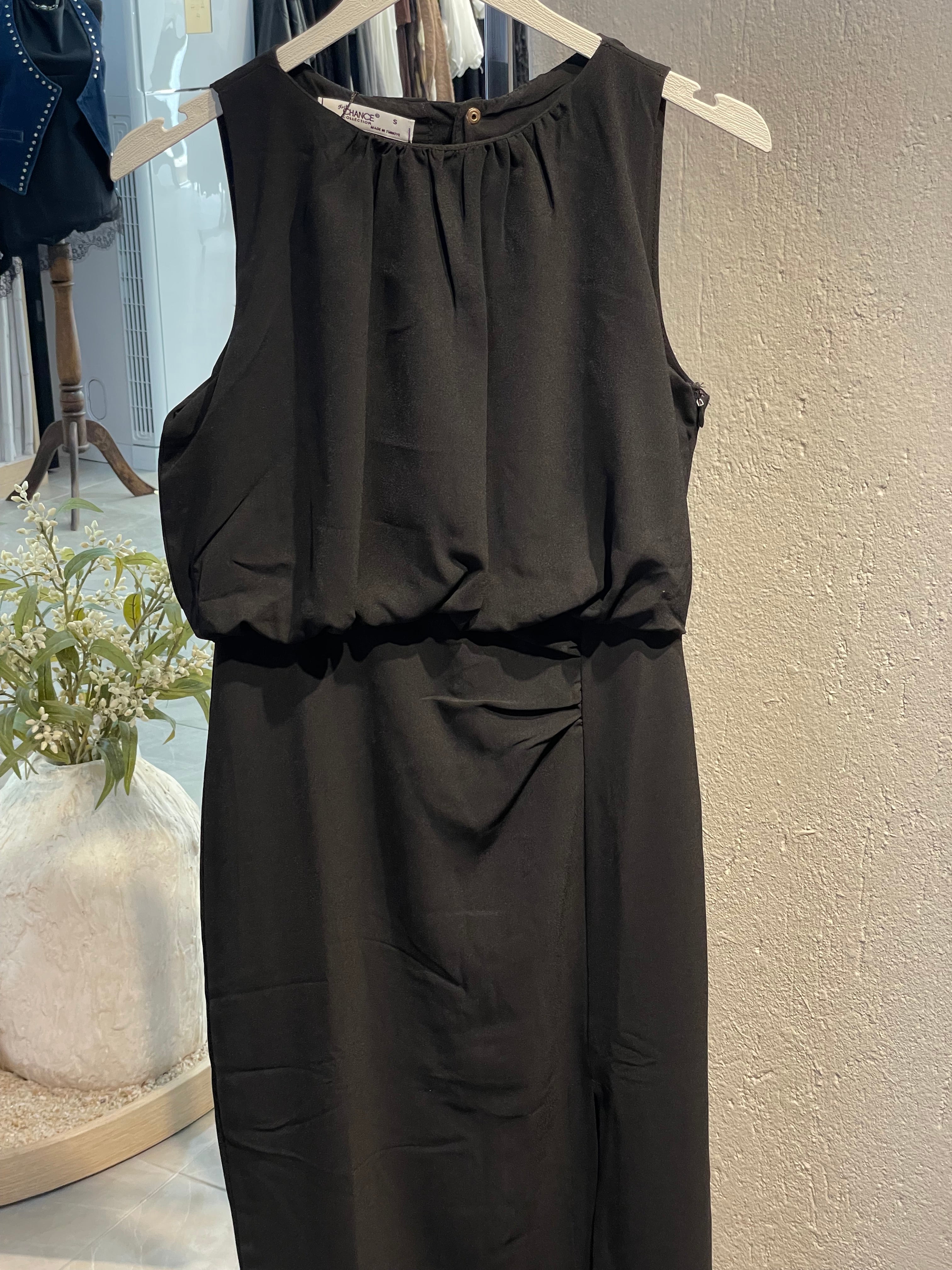 Önden Yırtmaç Büzgülü Elbise