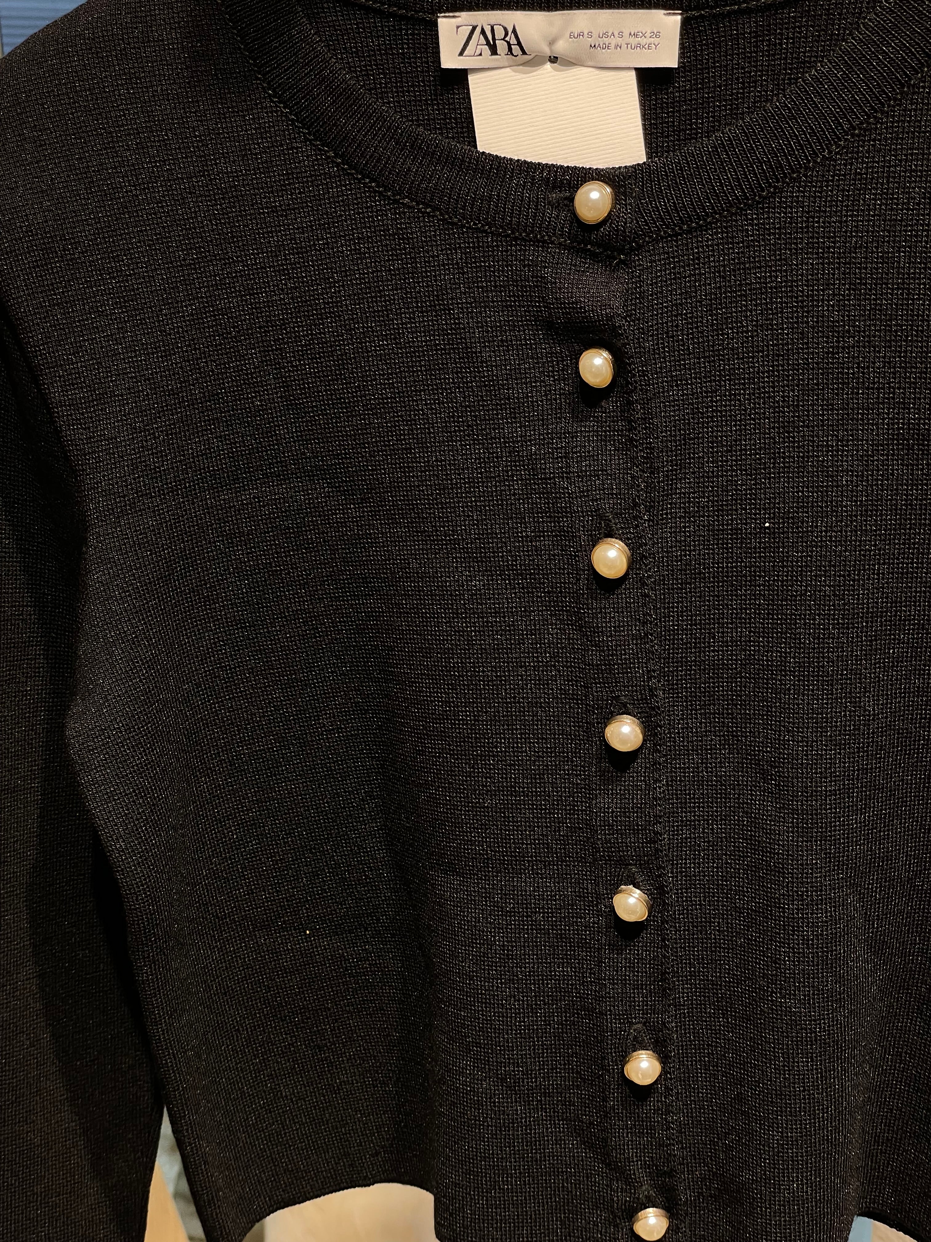 Marka Siyah İnci Düğmeli Hırka