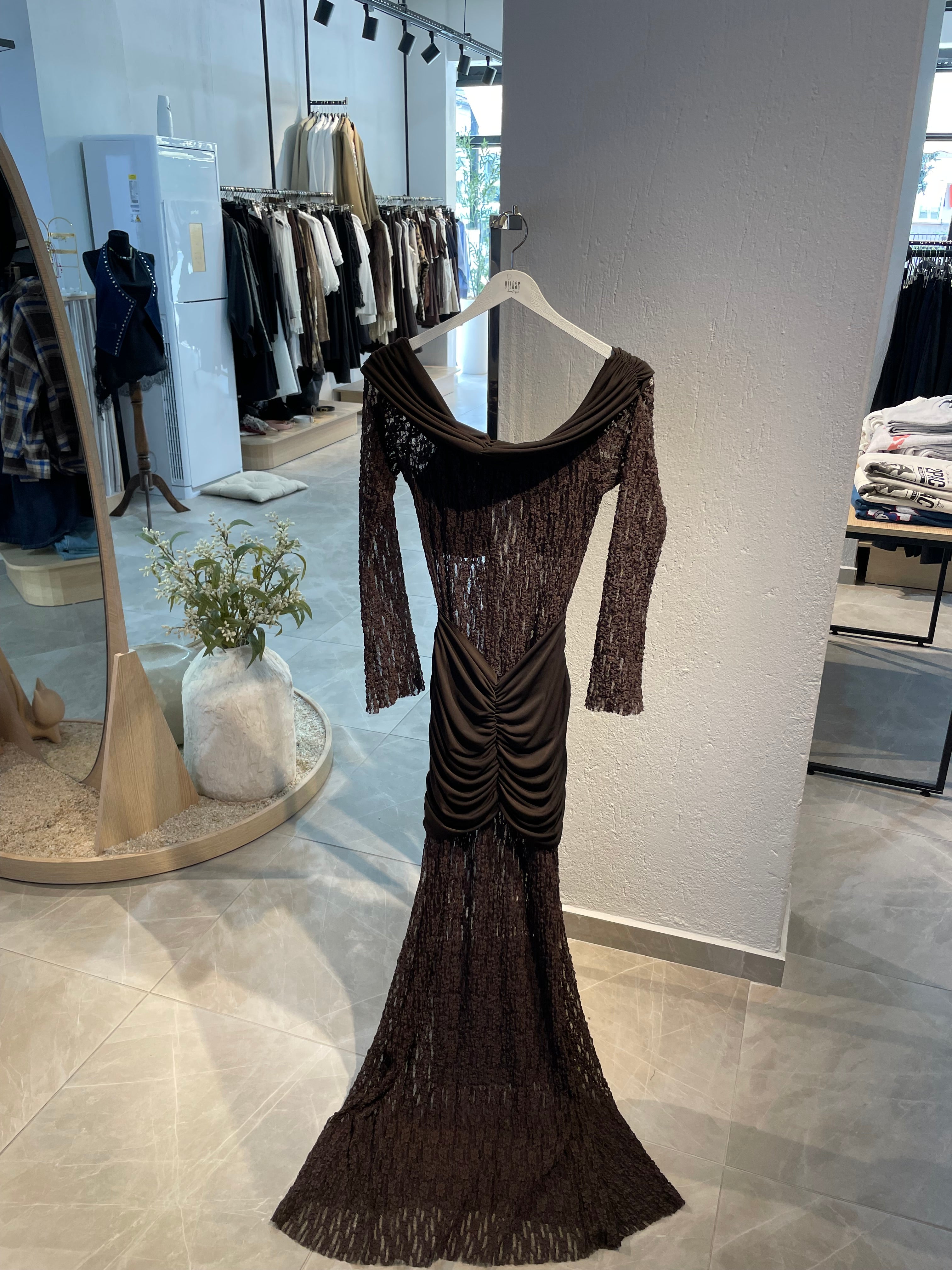 Dantel Detaylı Uzun Davet Elbisesi