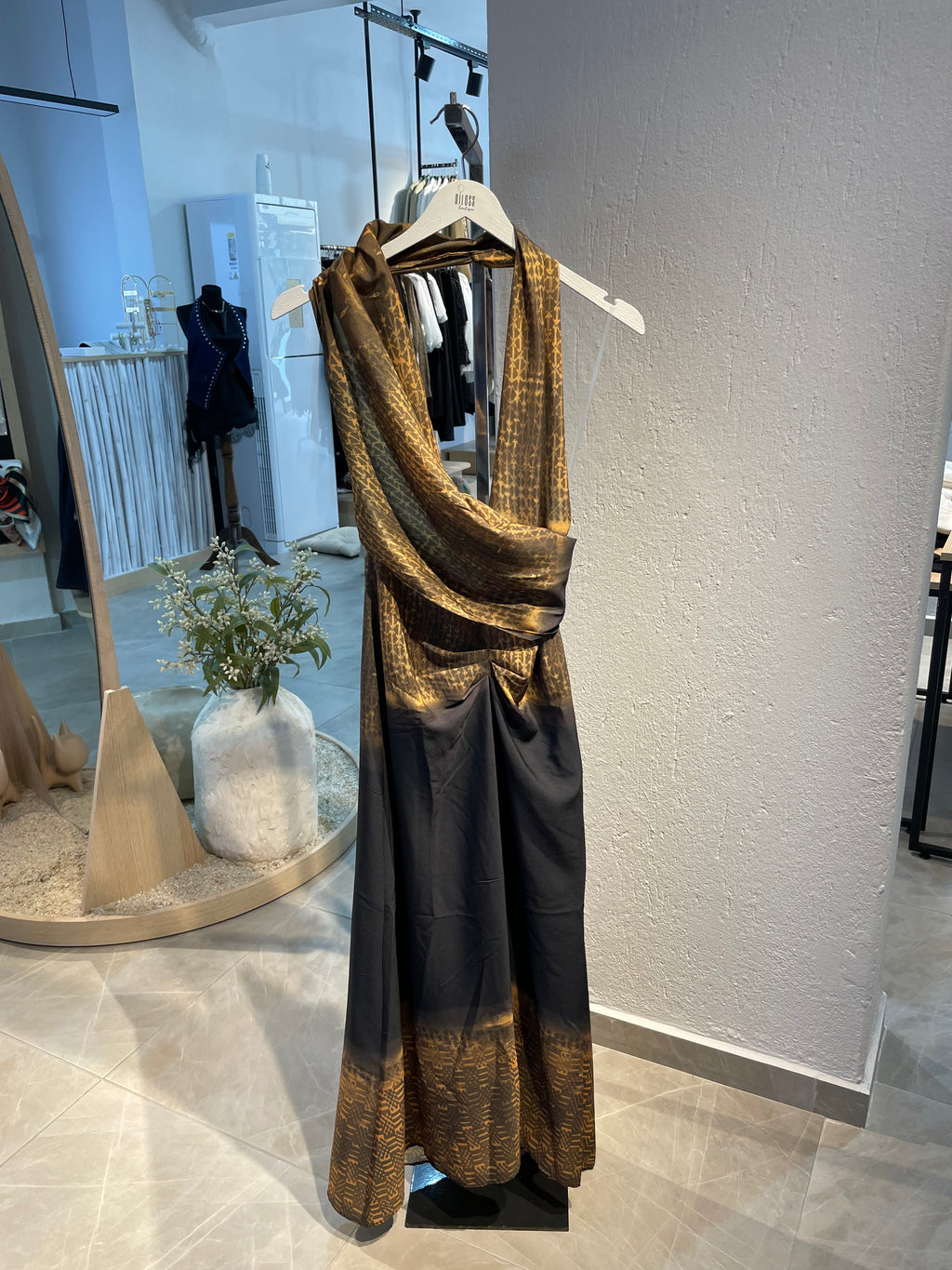 Desenli Asimetrik Kesim Dökümlü Uzun Elbise